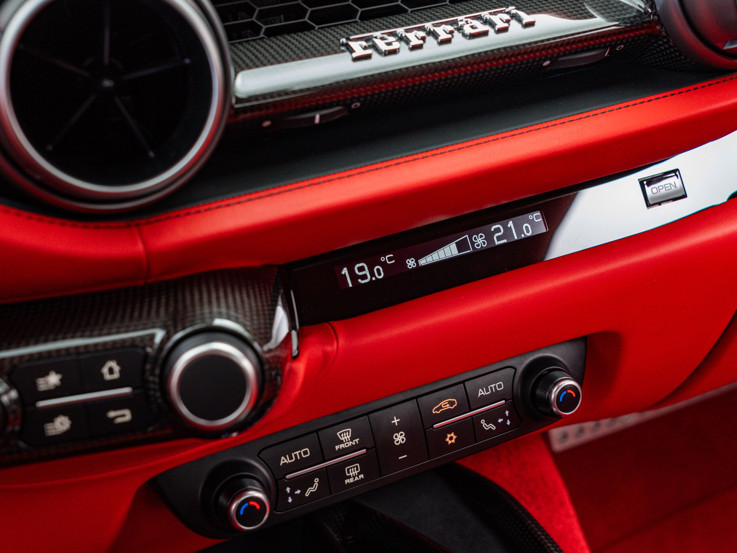 2022 Ferrari 812GTS — Photo 29 / 51