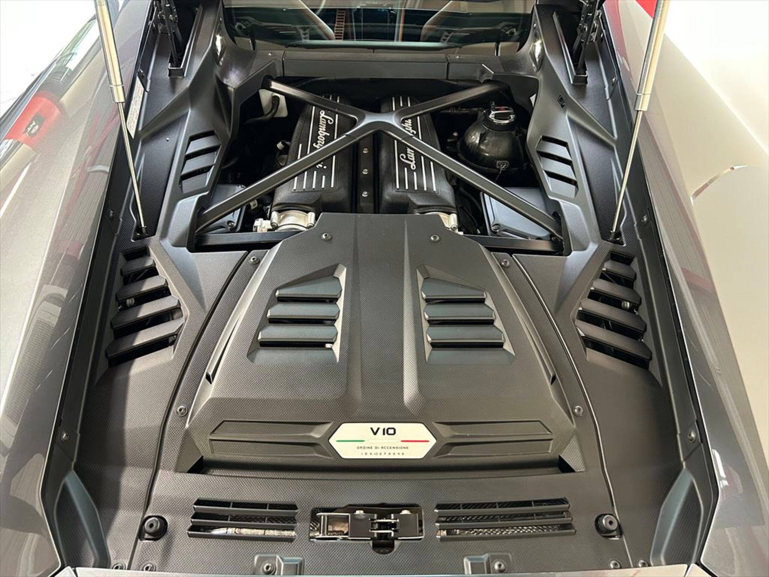 2020 Lamborghini Huracán EVO — Photo 8 / 22