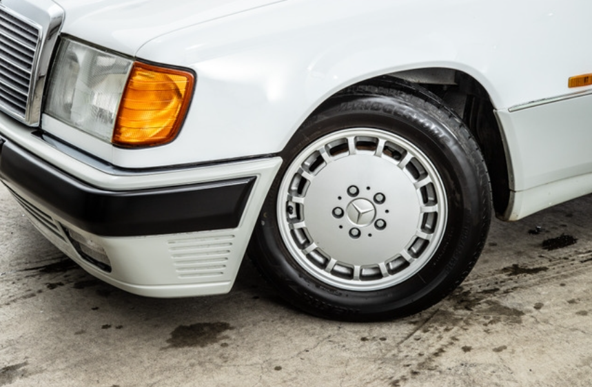 1991 Mercedes Benz 300E — Photo 10 / 13