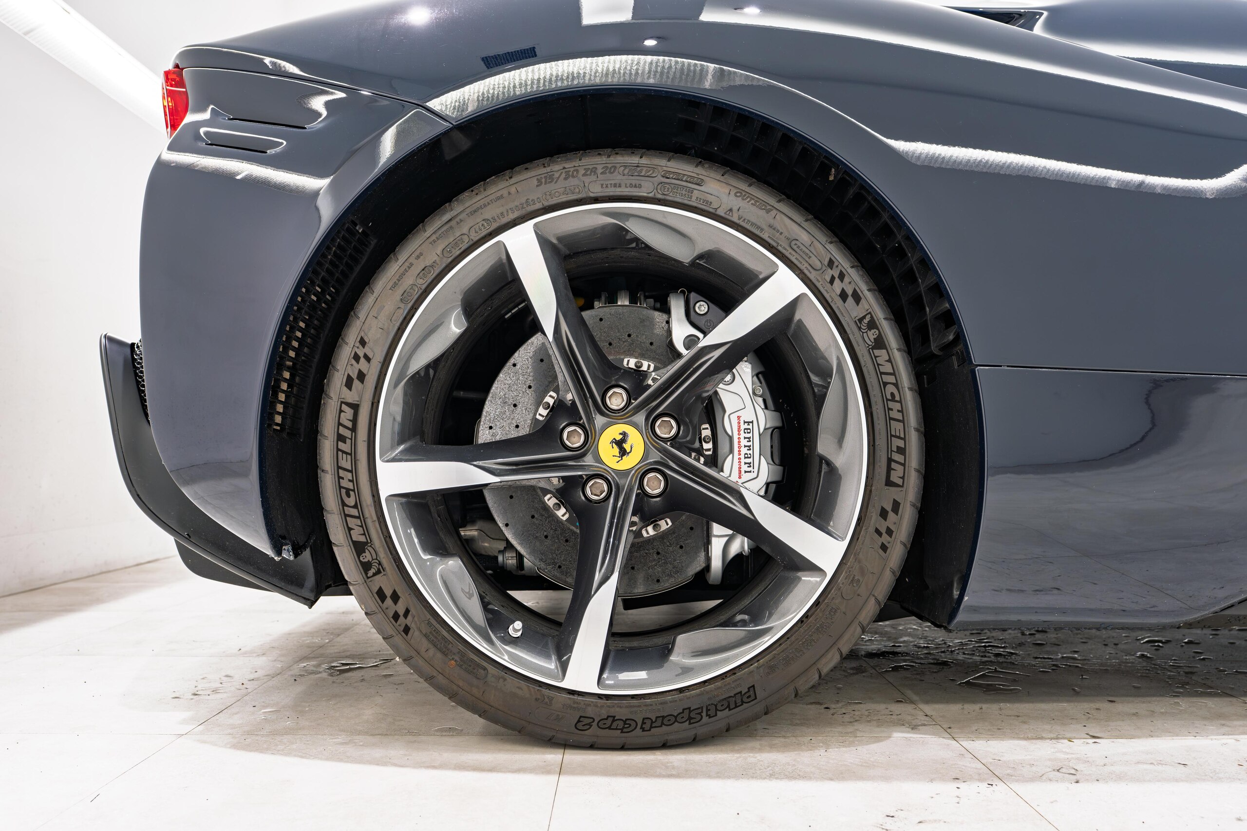 2021 Ferrari SF90 Stradale — Photo 33 / 38