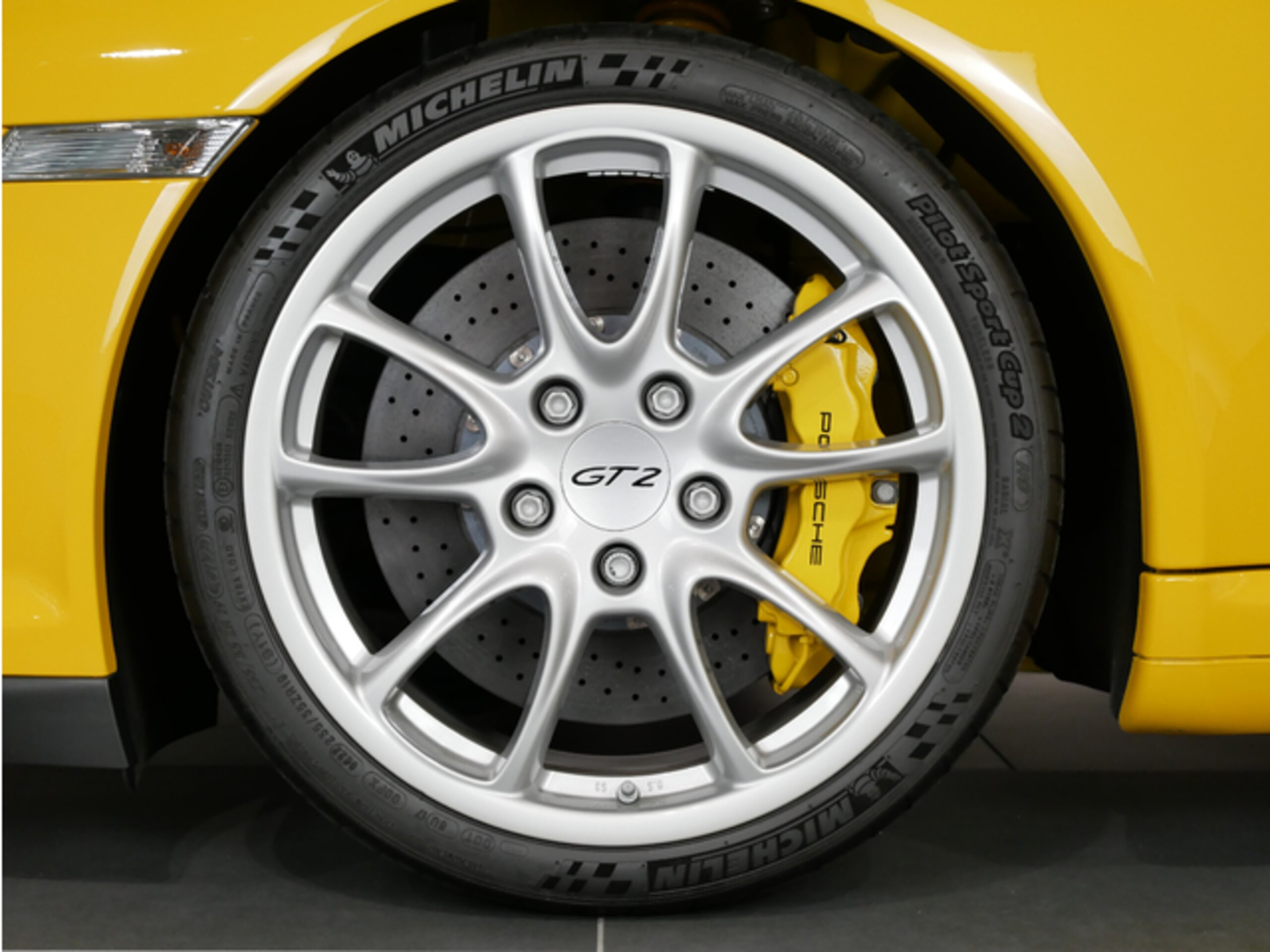 2008 Porsche 911 GT2 — Photo 17 / 18