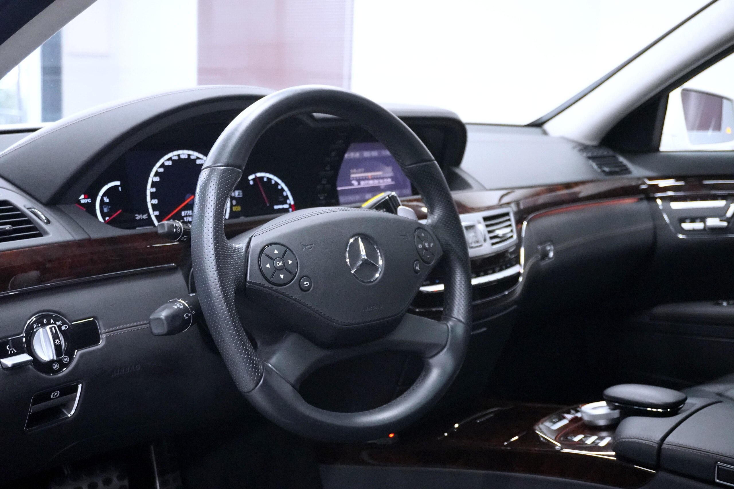 2012 Mercedes Benz S63 AMG Long — Photo 8 / 17