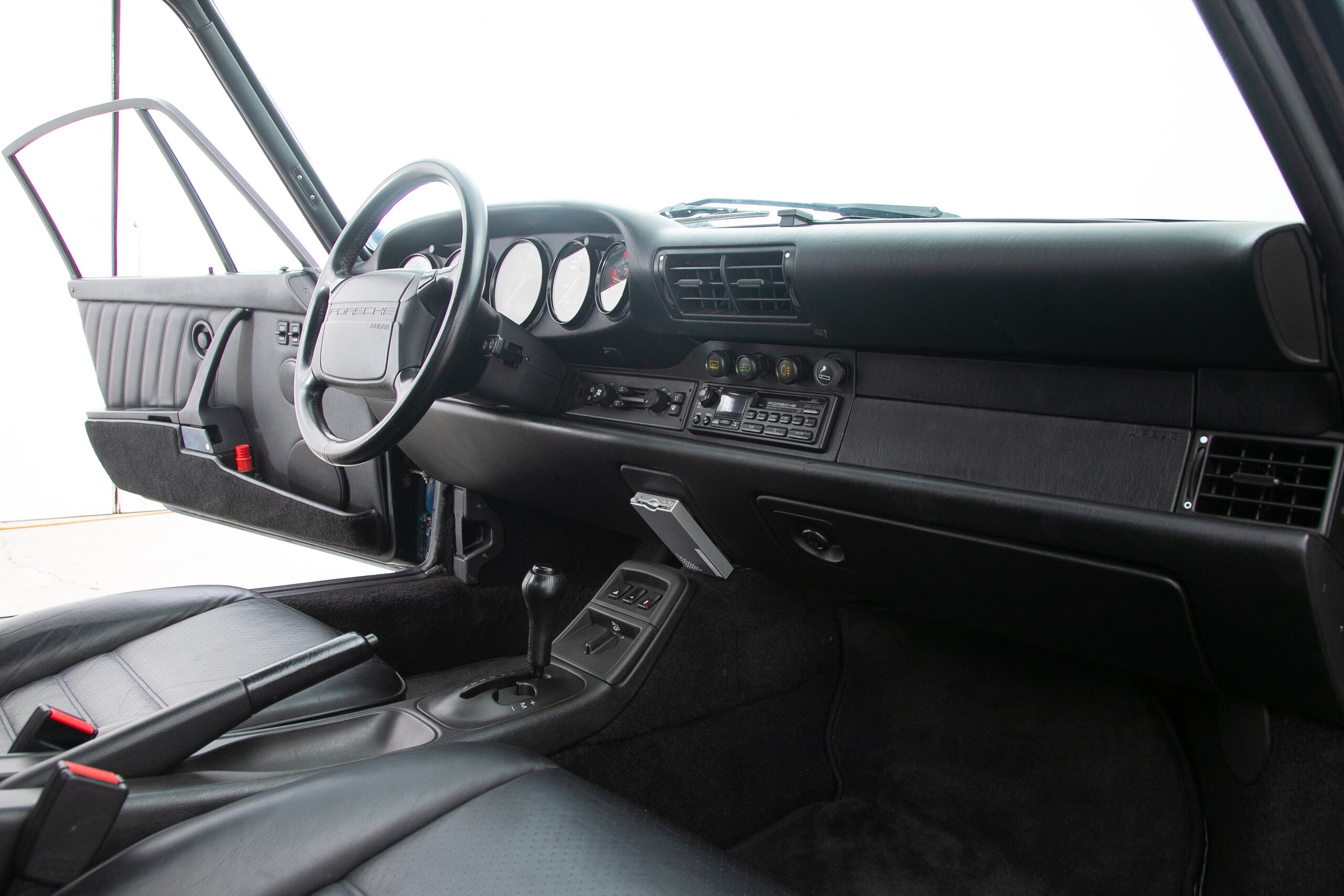 1993 Porsche 911 Carrera 2 — Photo 15 / 21