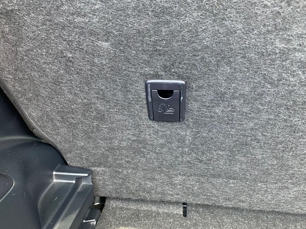 2019 Toyota Vitz — Photo 17 / 20