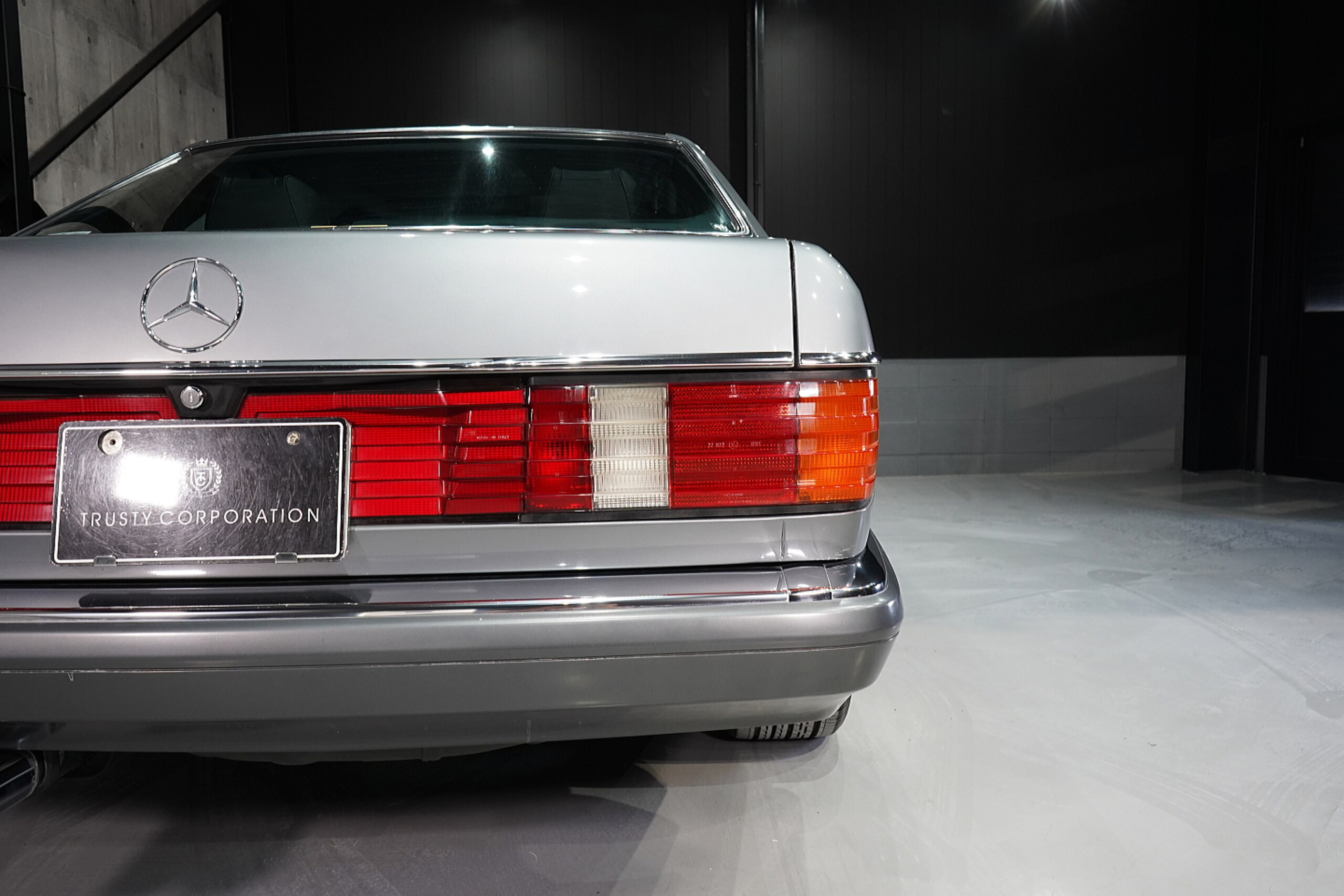 1989 Mercedes Benz 560SEC — Photo 8 / 23