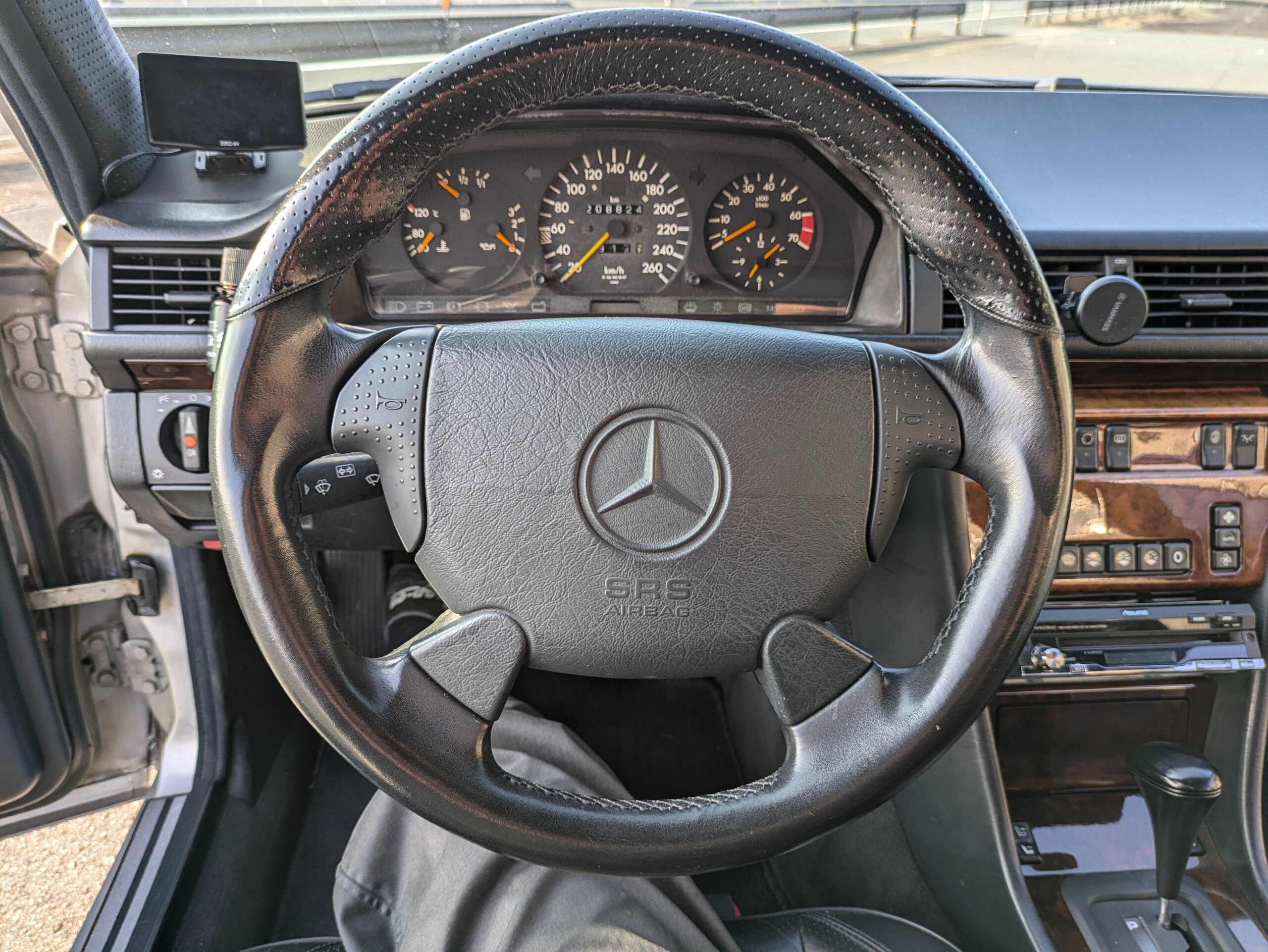 1994 Mercedes Benz E500 — Photo 10 / 15