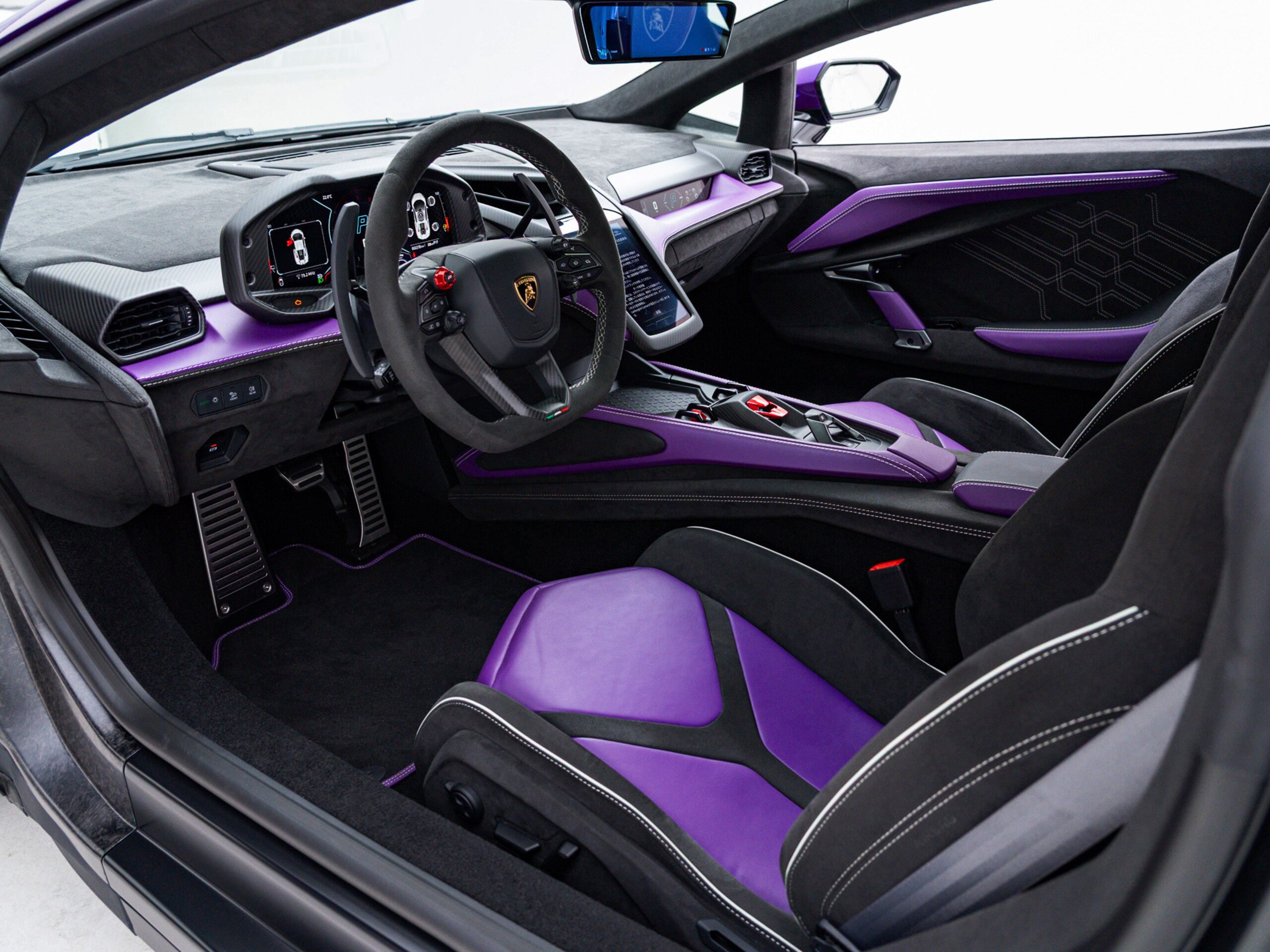 2024 Lamborghini Revuelto — Photo 8 / 23