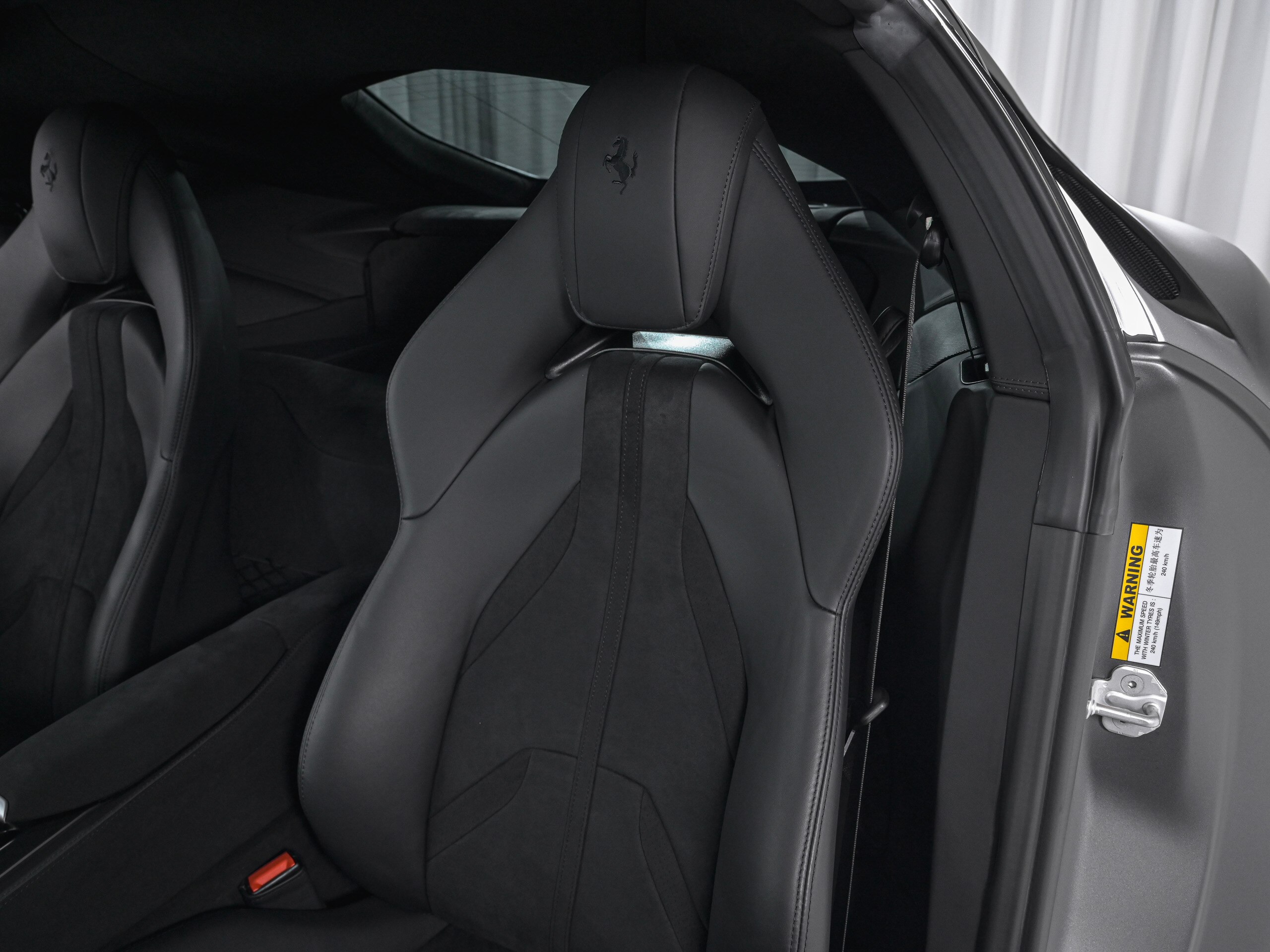 2020 Ferrari 812 Superfast — Photo 29 / 38