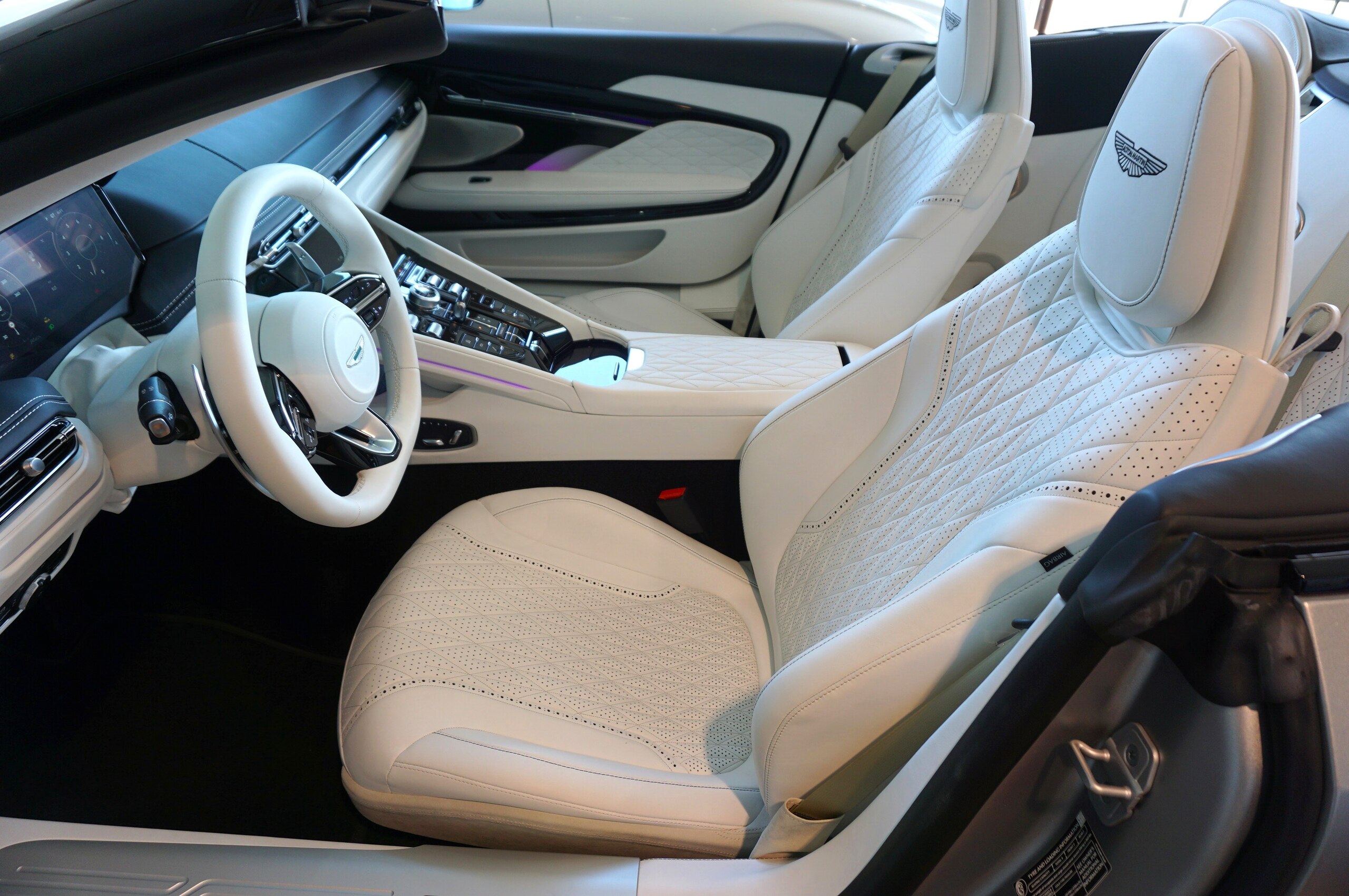 2024 Aston Martin DB12 Volante — Photo 19 / 45