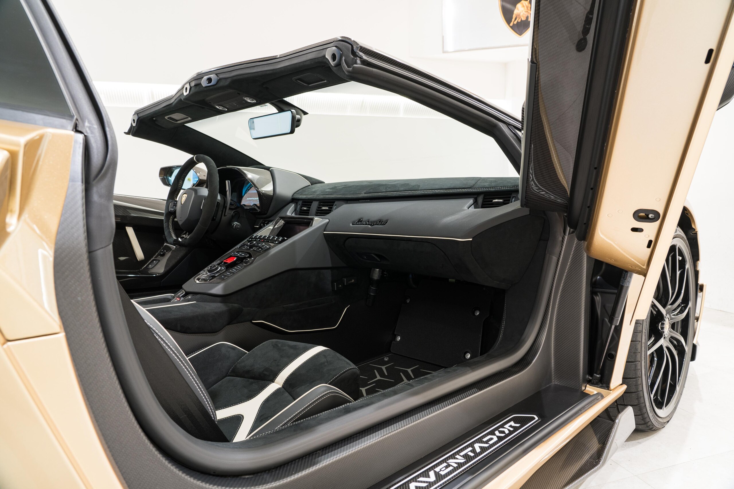 2021 Lamborghini Aventador SVJ Roadster — Photo 21 / 27