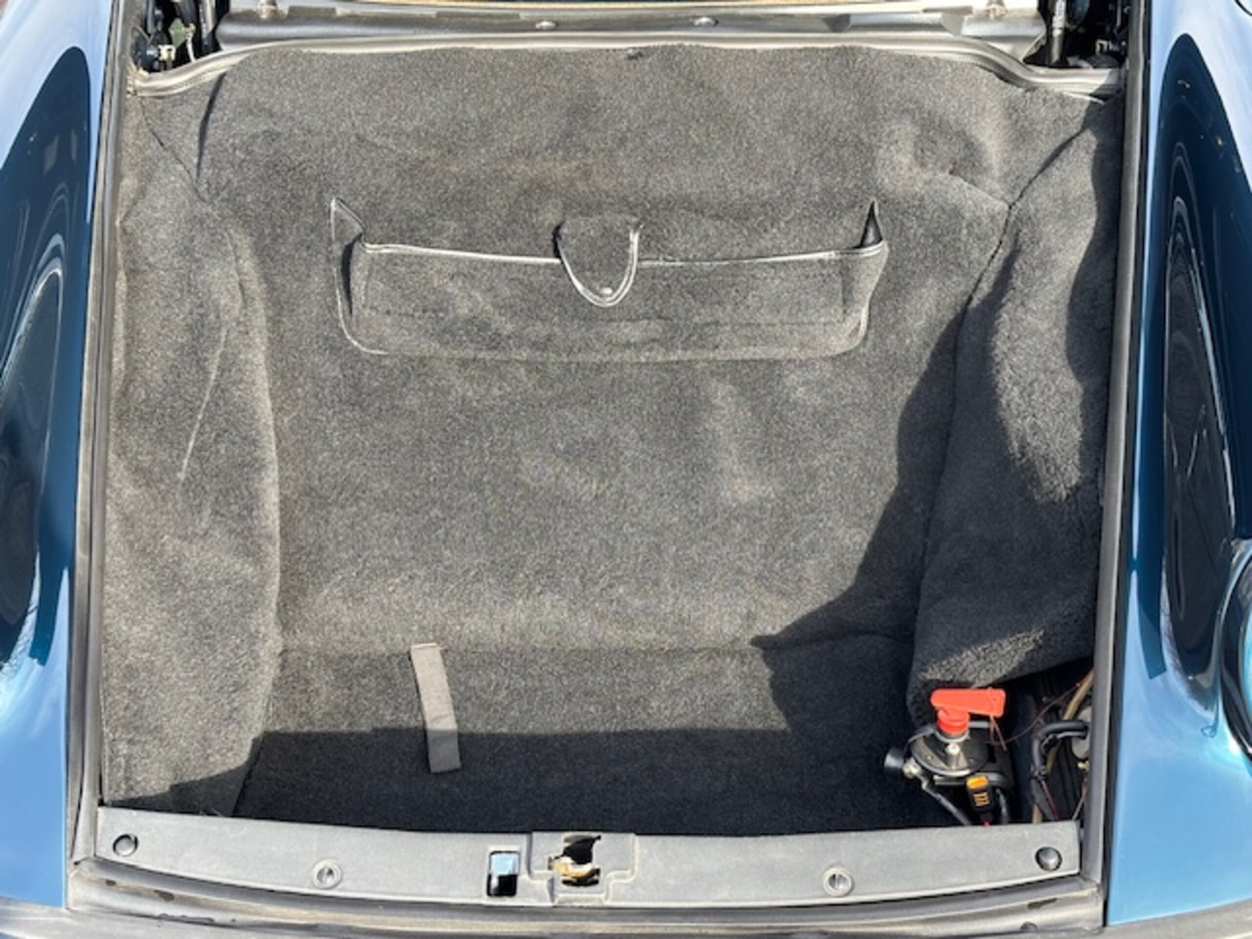 1992 Porsche 911 Carrera 2 — Photo 17 / 17