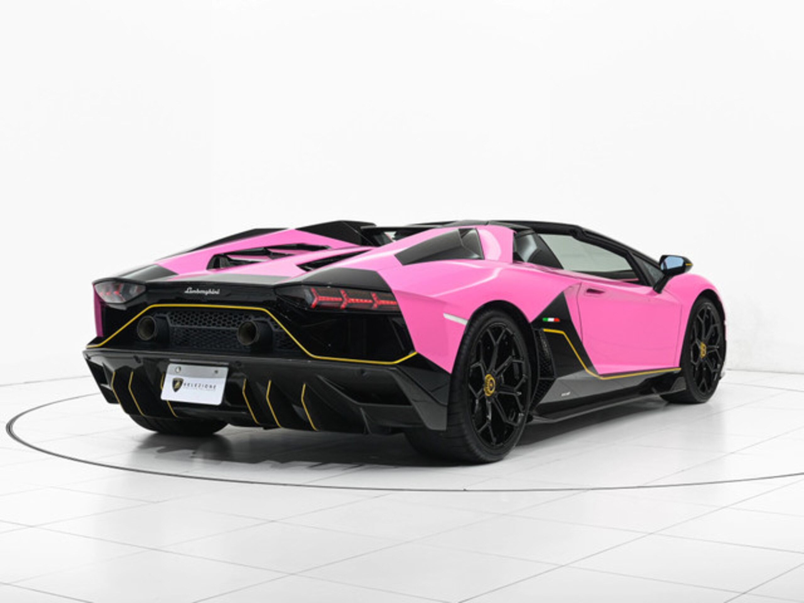 2022 Lamborghini Aventador Roadster LP780-4 Ultimae — Photo 7 / 25