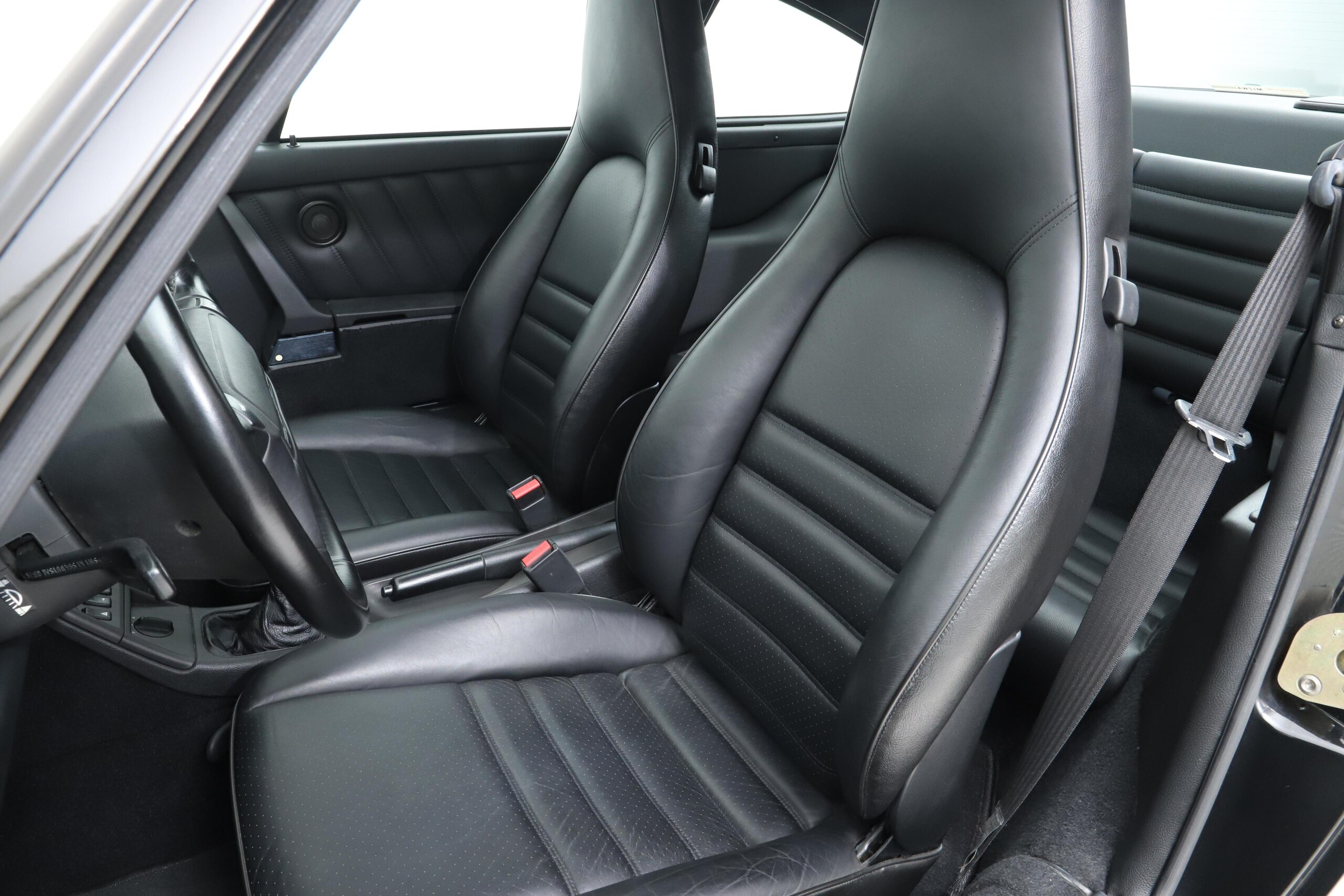 1992 Porsche 911 Carrera 2 — Photo 7 / 17