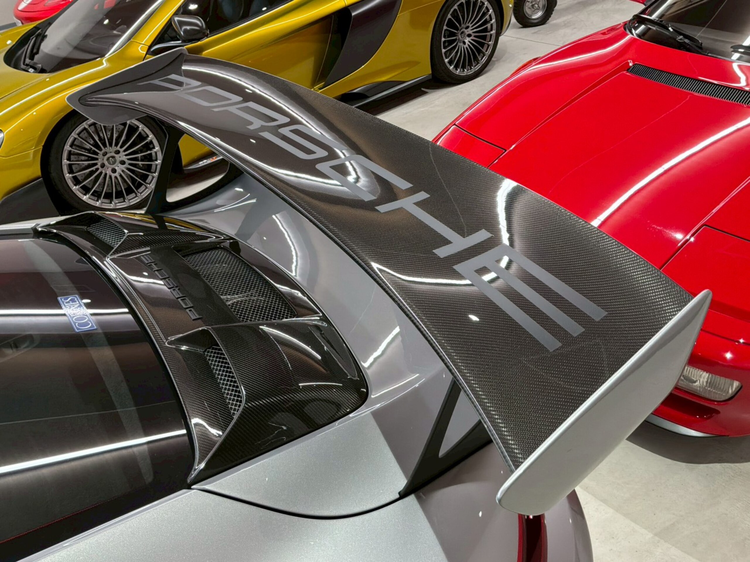 2019 Porsche 911 GT2 RS — Photo 21 / 32