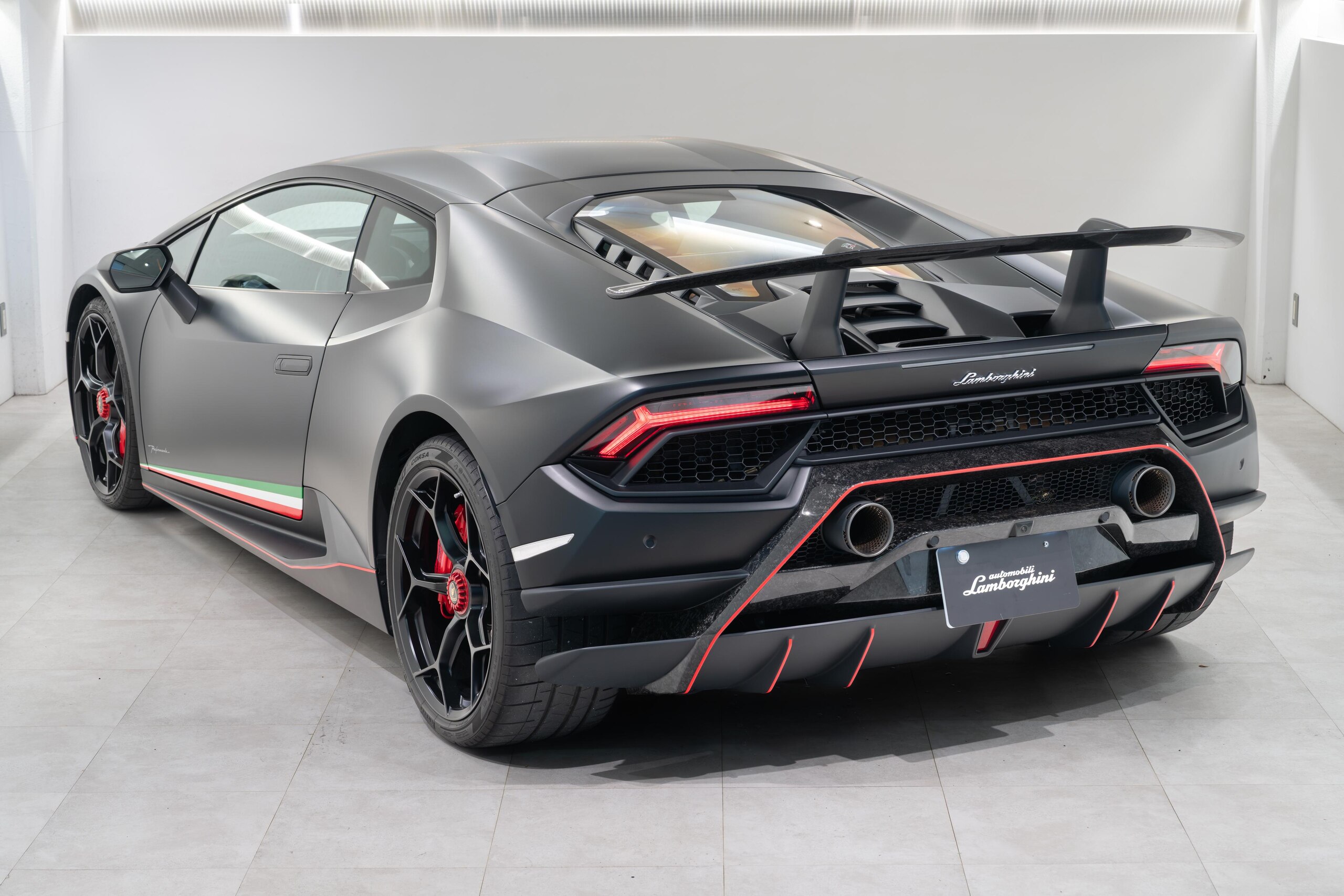 2018 Lamborghini Huracán Performante — Photo 13 / 25