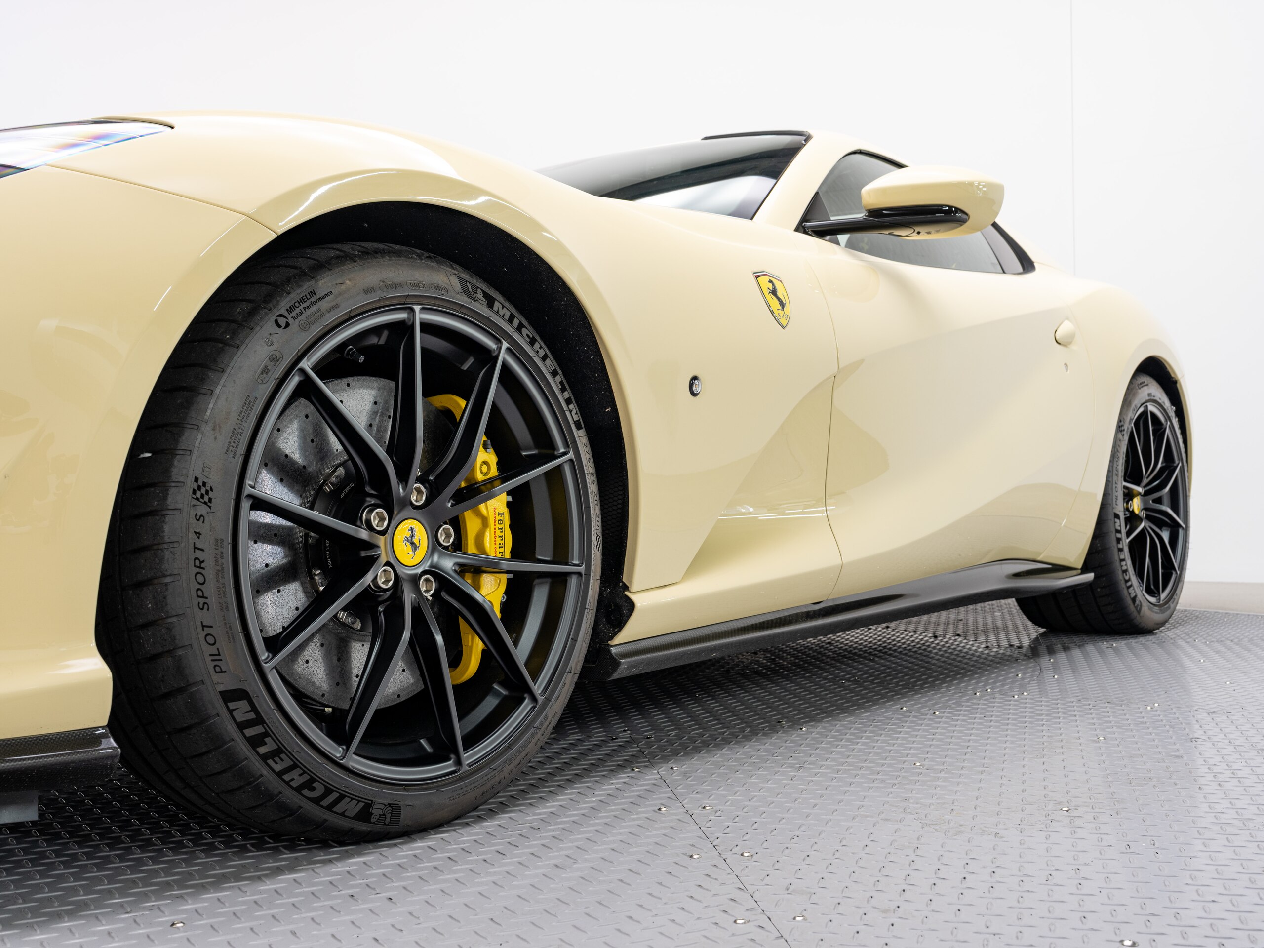 2023 Ferrari 812GTS — Photo 28 / 32