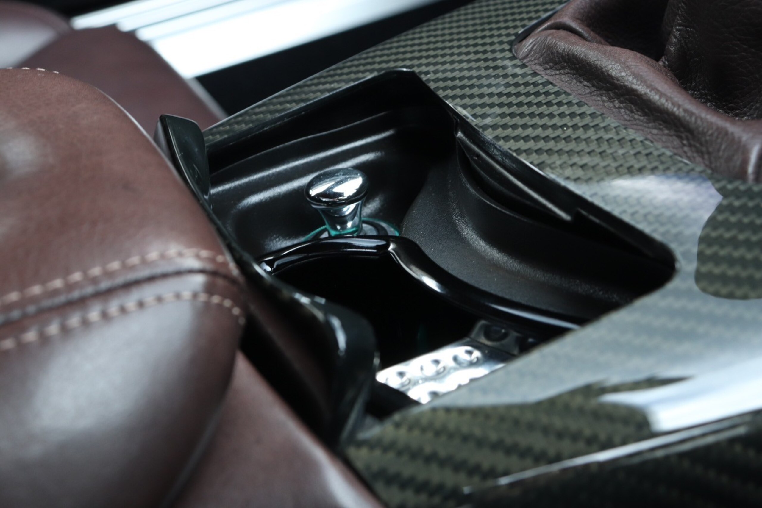 2004 Aston Martin DB7 Zagato — Photo 17 / 27