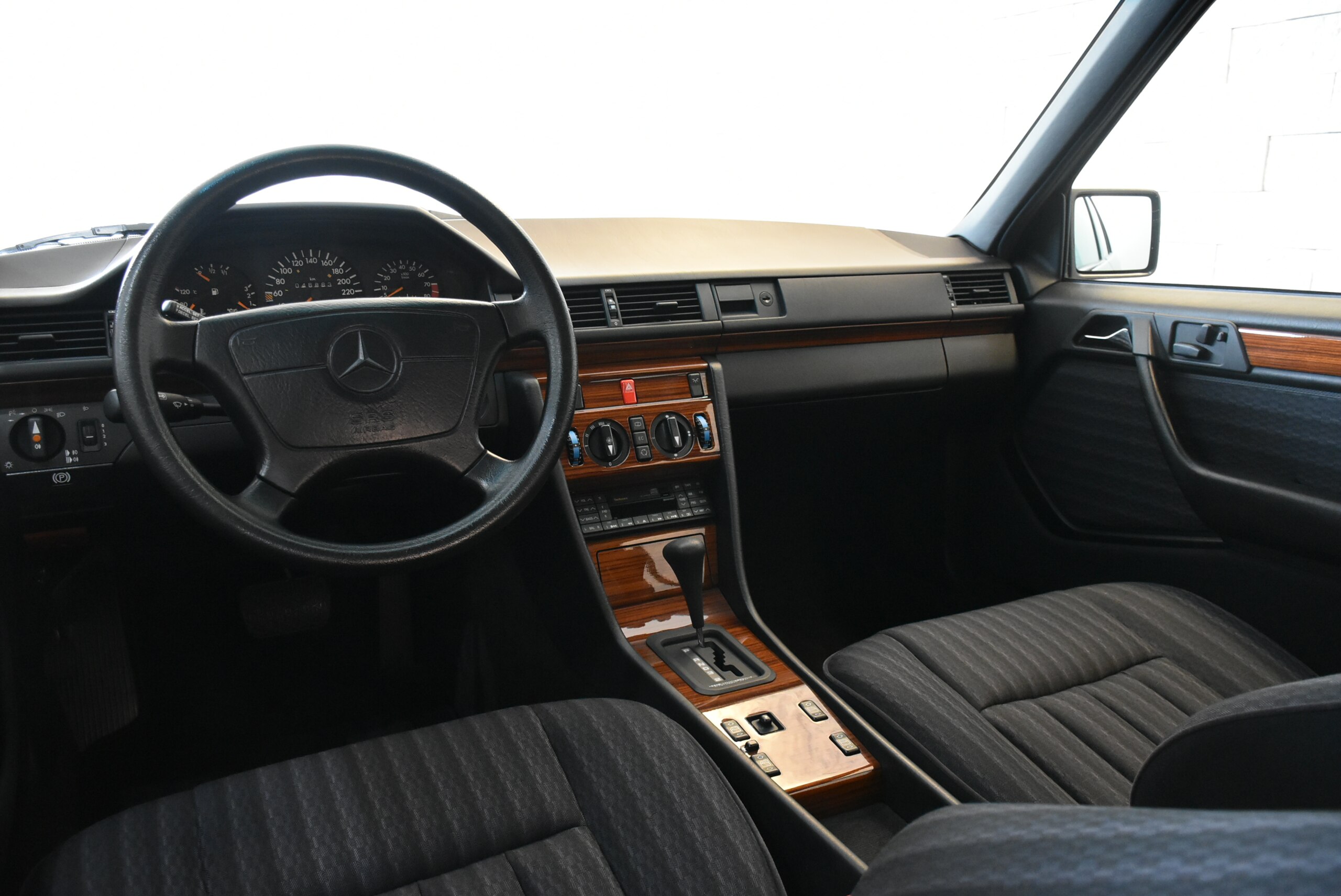 1992 Mercedes Benz 300E-24 — Photo 6 / 19