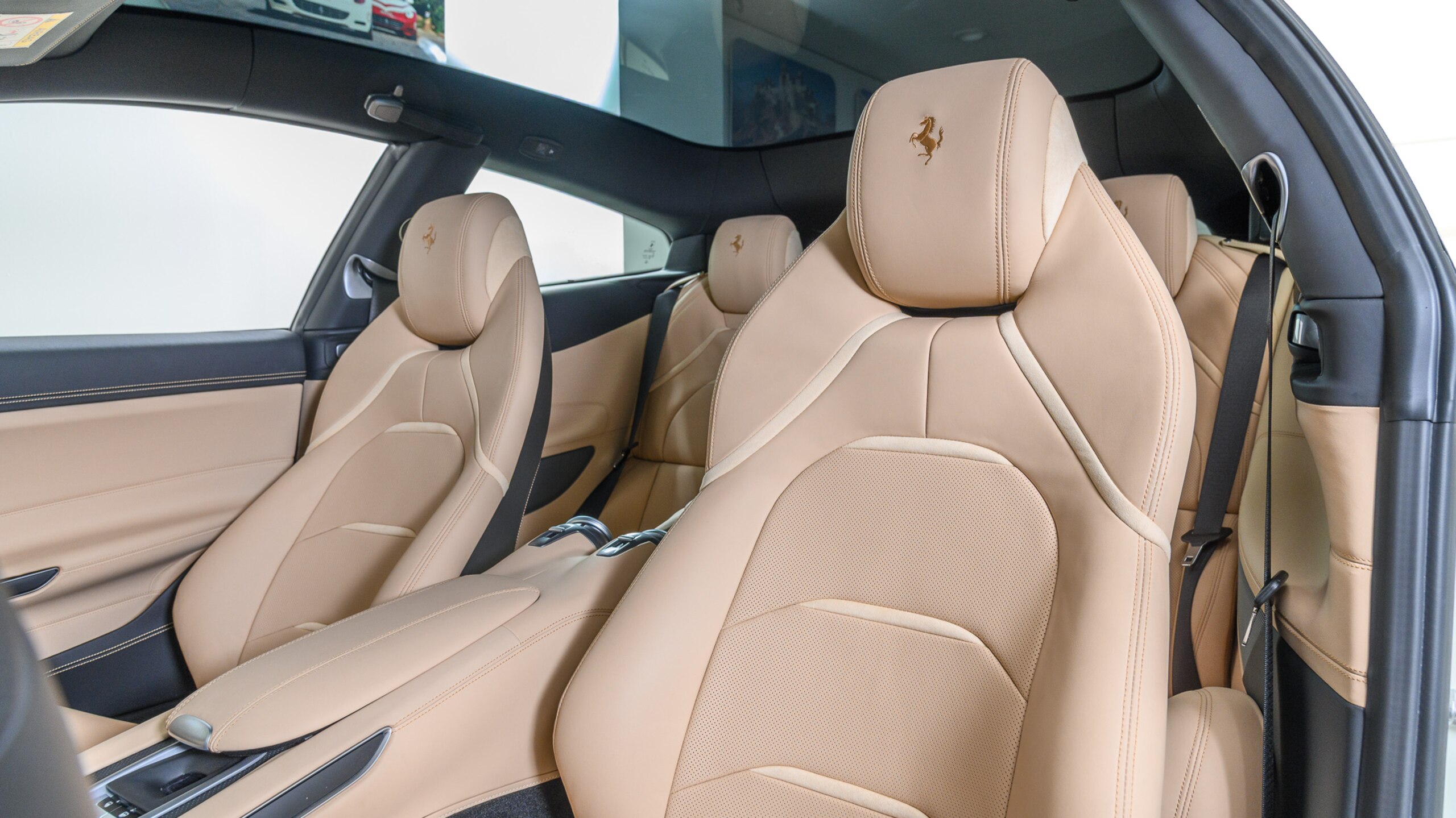 2020 Ferrari GTC4Lusso — Photo 7 / 24