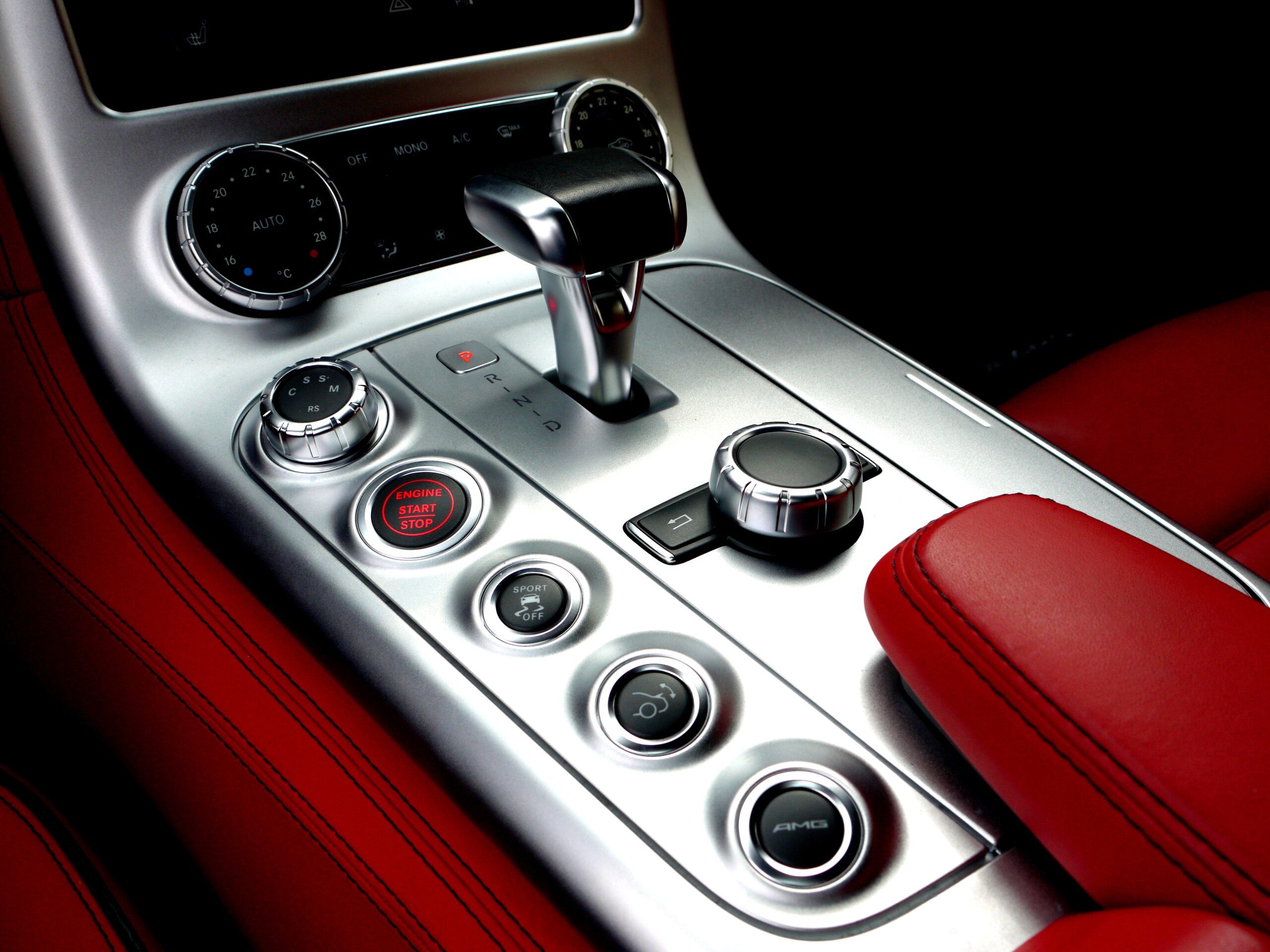 2010 Mercedes Benz SLS AMG — Photo 9 / 11
