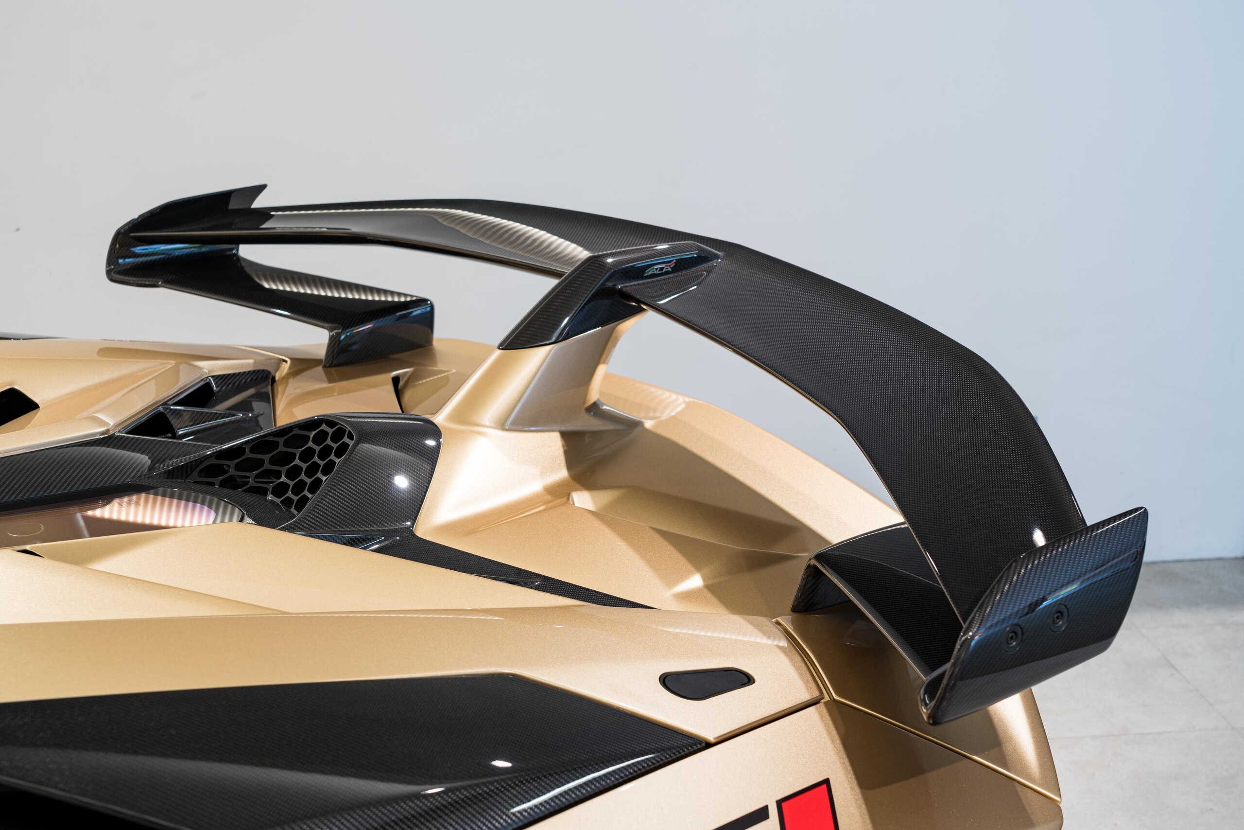 2021 Lamborghini Aventador SVJ Roadster — Photo 8 / 27
