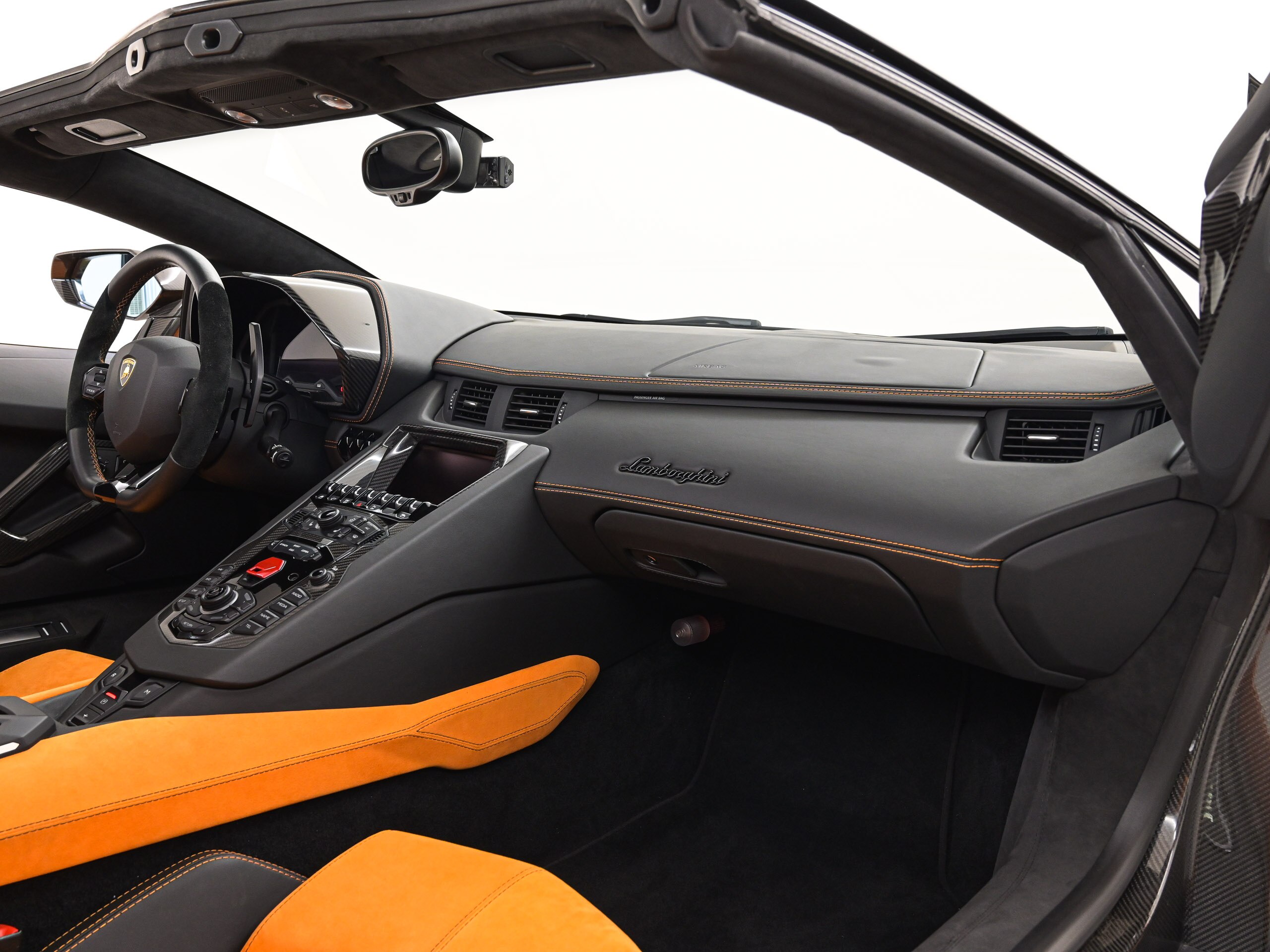 2018 Lamborghini Aventador Roadster S — Photo 21 / 24