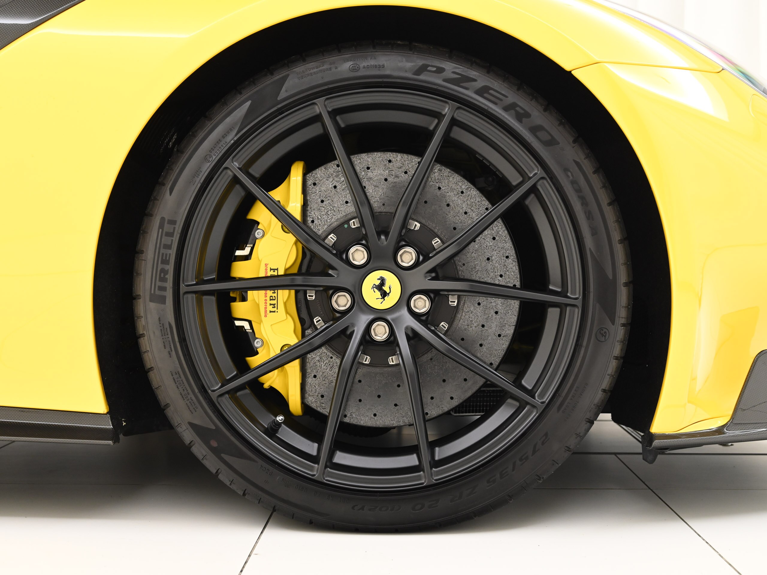 2016 Ferrari F12tdf — Photo 14 / 16