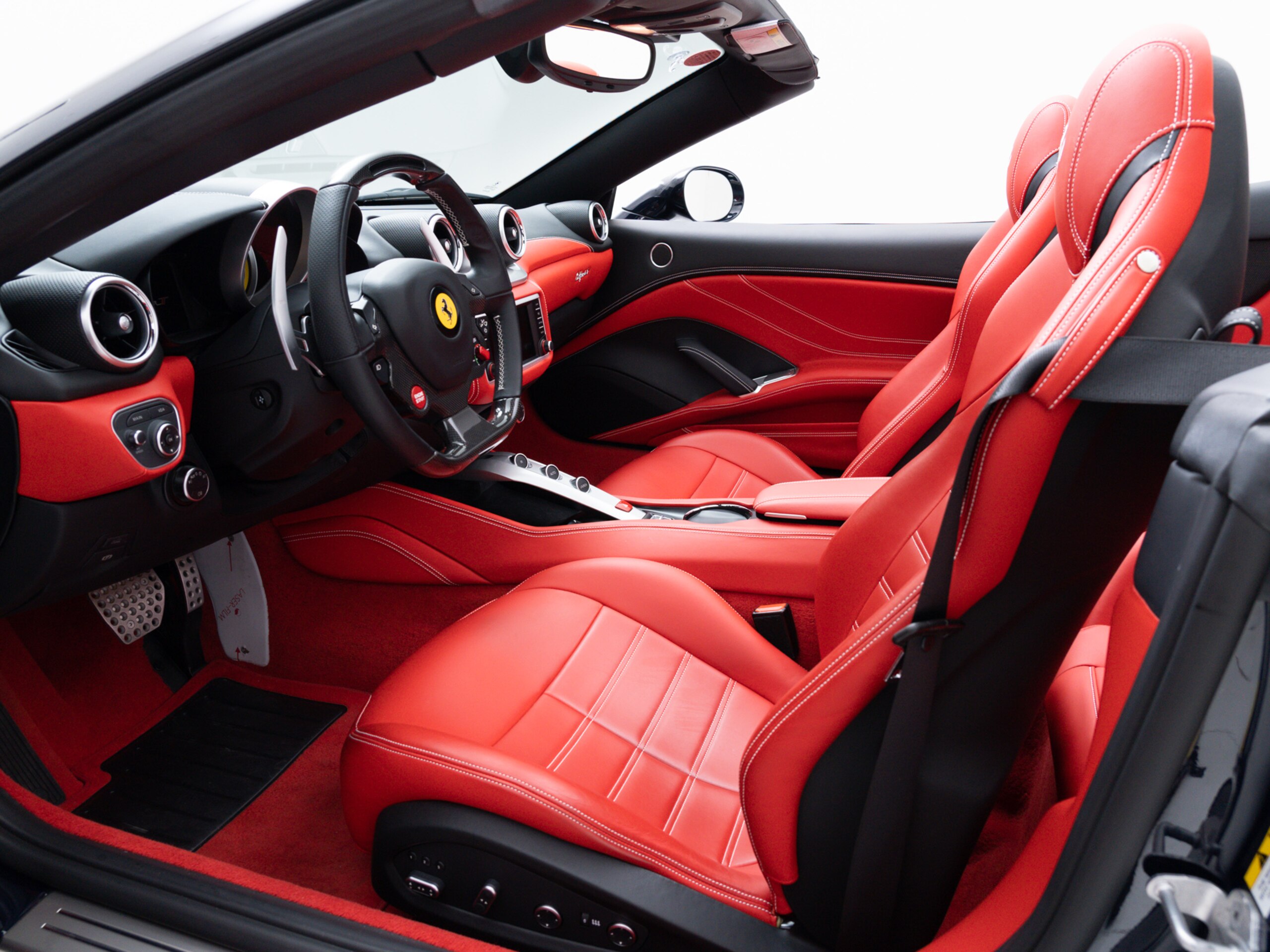 2015 Ferrari California T — Photo 6 / 20