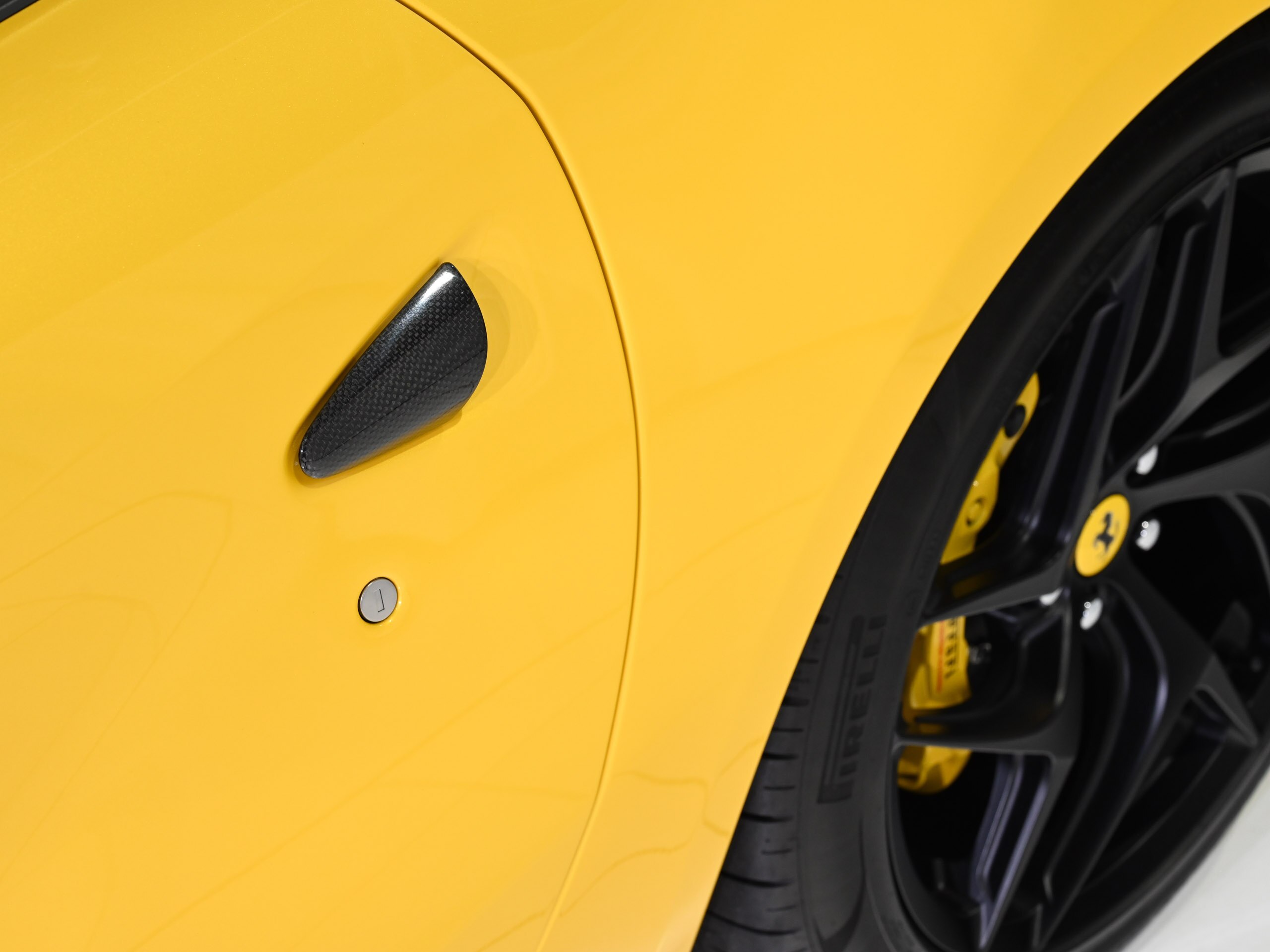 2019 Ferrari 812 Superfast — Photo 7 / 24