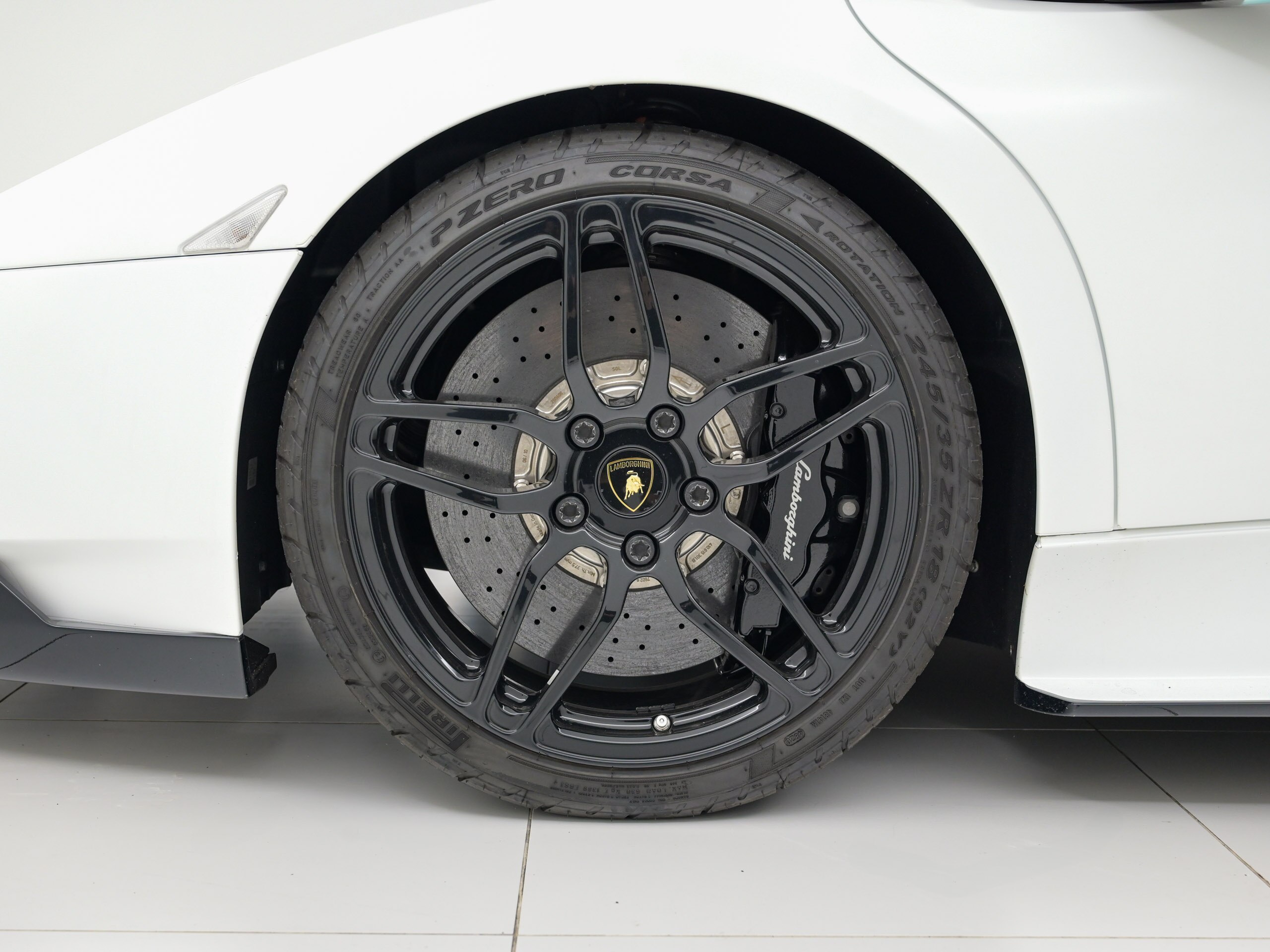 2010 Lamborghini Murcielago LP670-4 SV — Photo 13 / 16