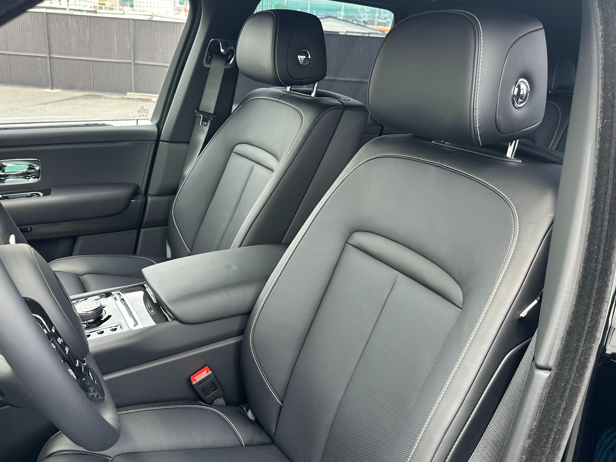 2025 Rolls-Royce Cullinan — Photo 8 / 22