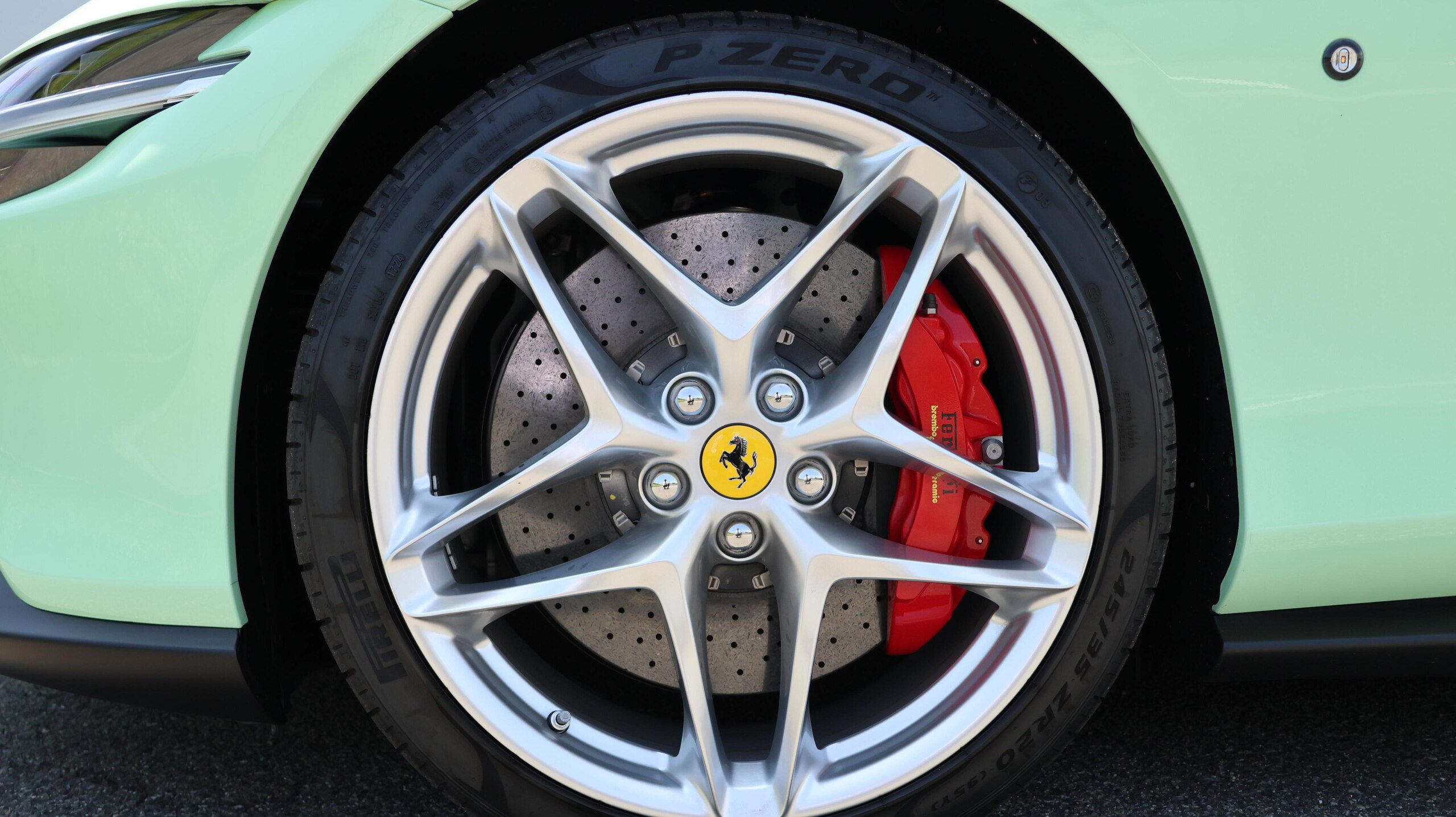 2025 Ferrari Roma — Photo 13 / 41
