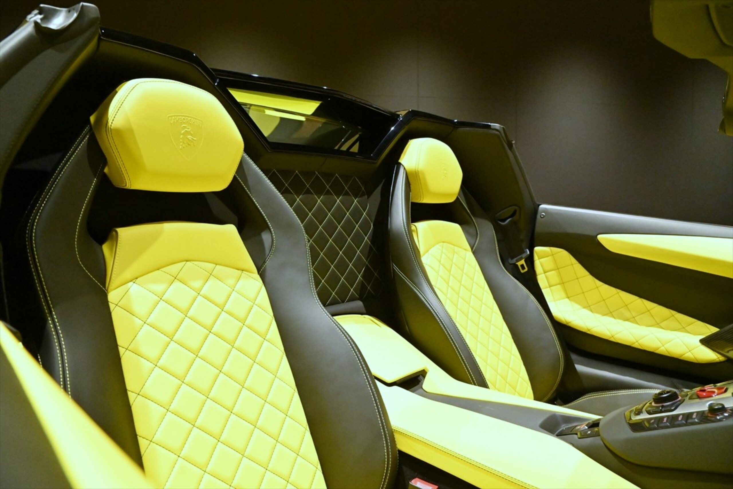 2014 Lamborghini Aventador Roadster LP720-4 — Photo 15 / 22