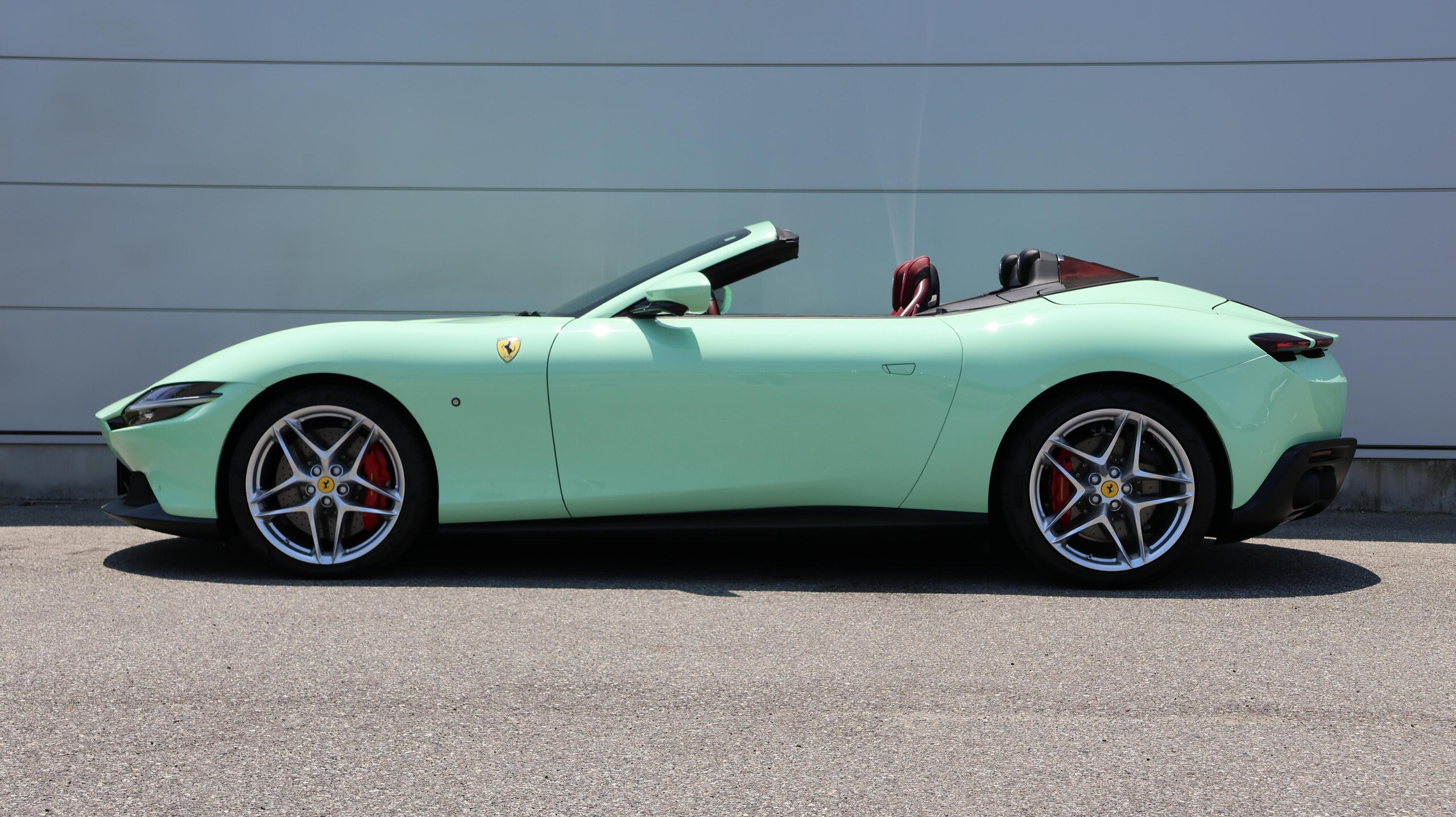 2025 Ferrari Roma — Photo 12 / 41