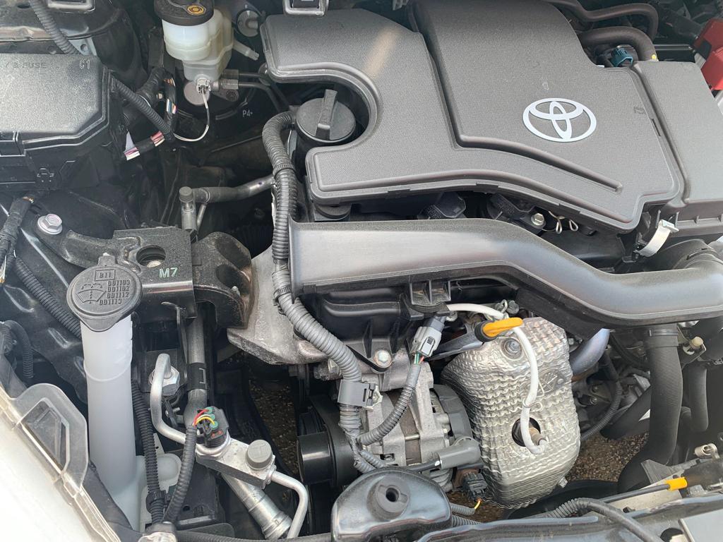 2019 Toyota Vitz — Photo 9 / 20
