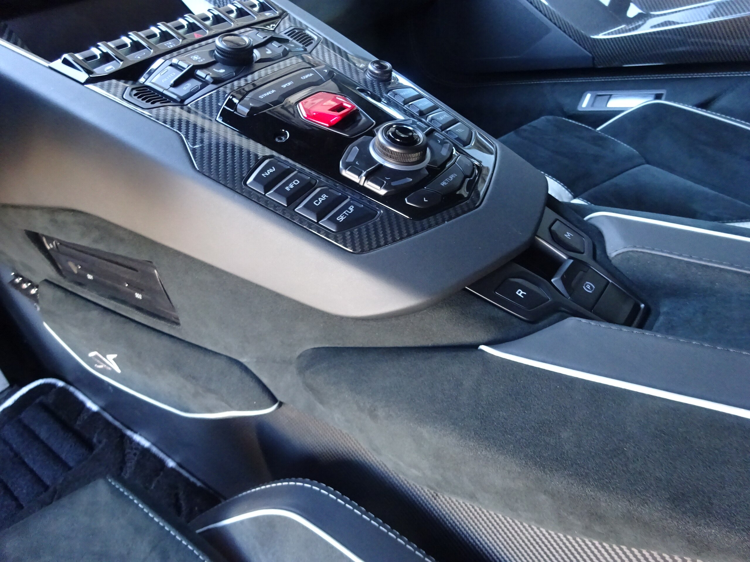 2016 Lamborghini Aventador SV — Photo 8 / 9