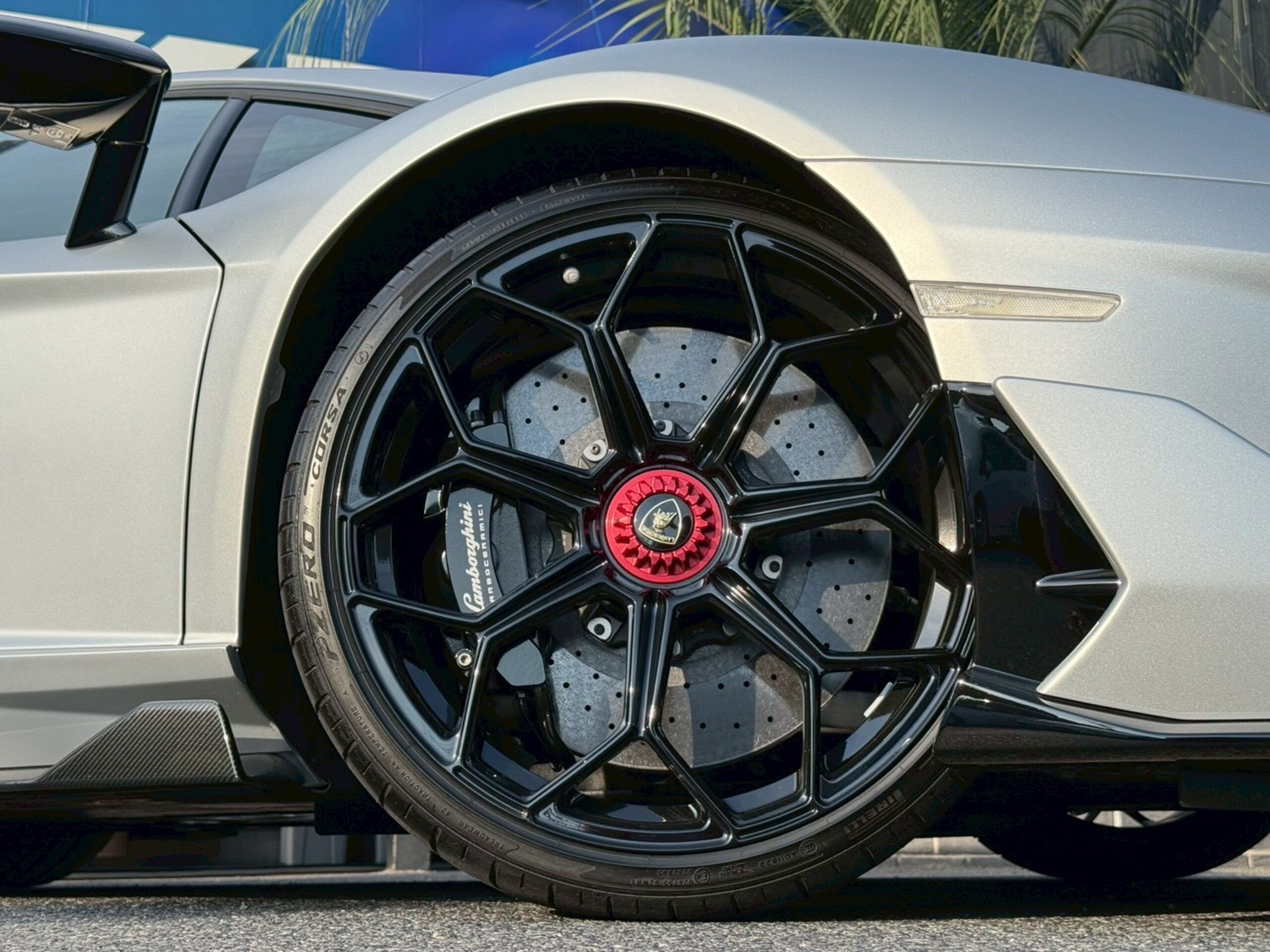 2019 Lamborghini Aventador SVJ — Photo 16 / 41