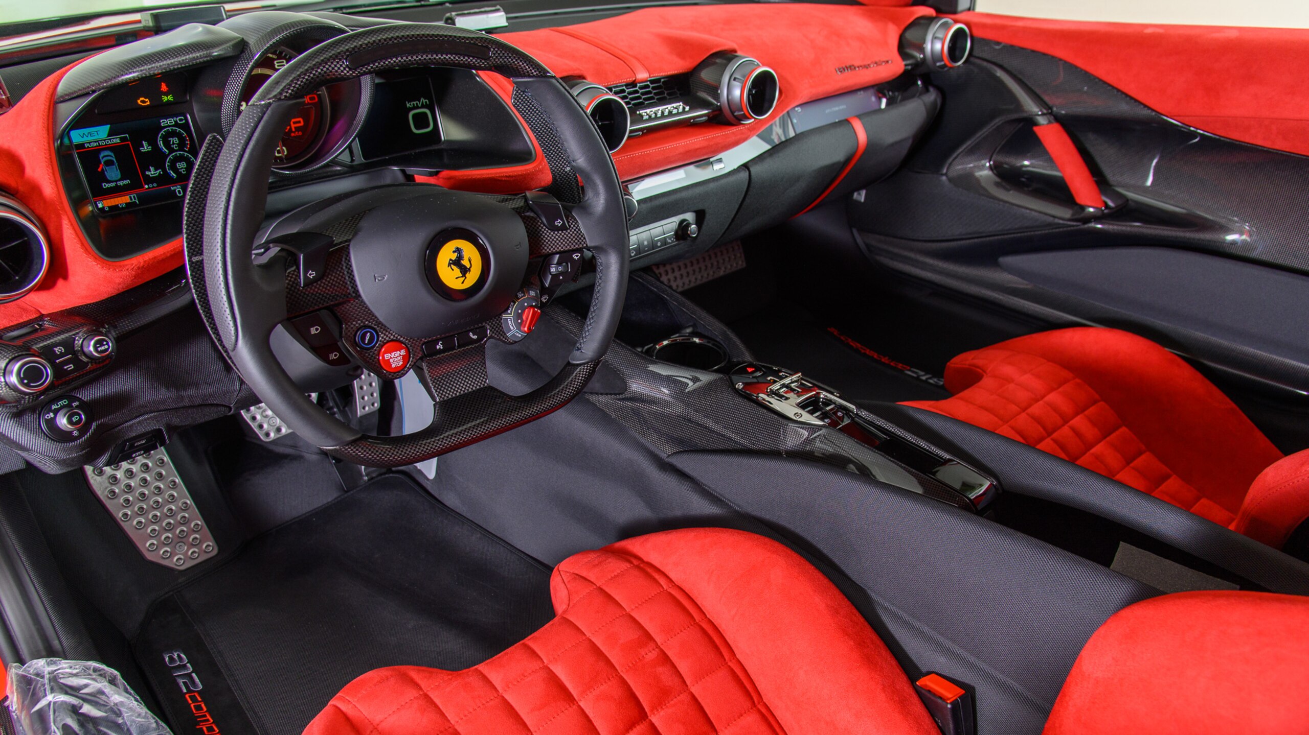 2023 Ferrari 812 Competizione — Photo 7 / 10