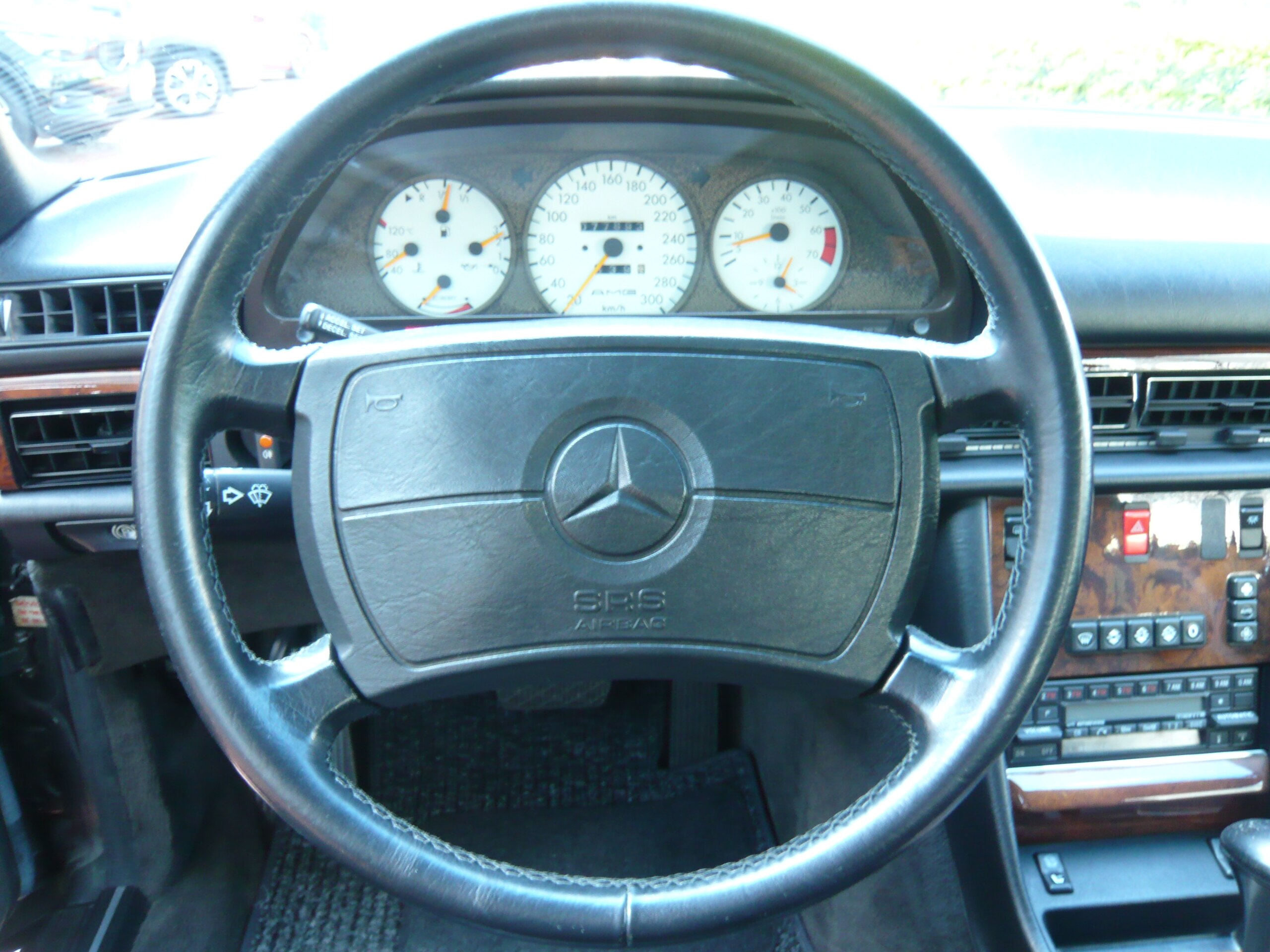 1990 Mercedes Benz 560SEC — Photo 9 / 19