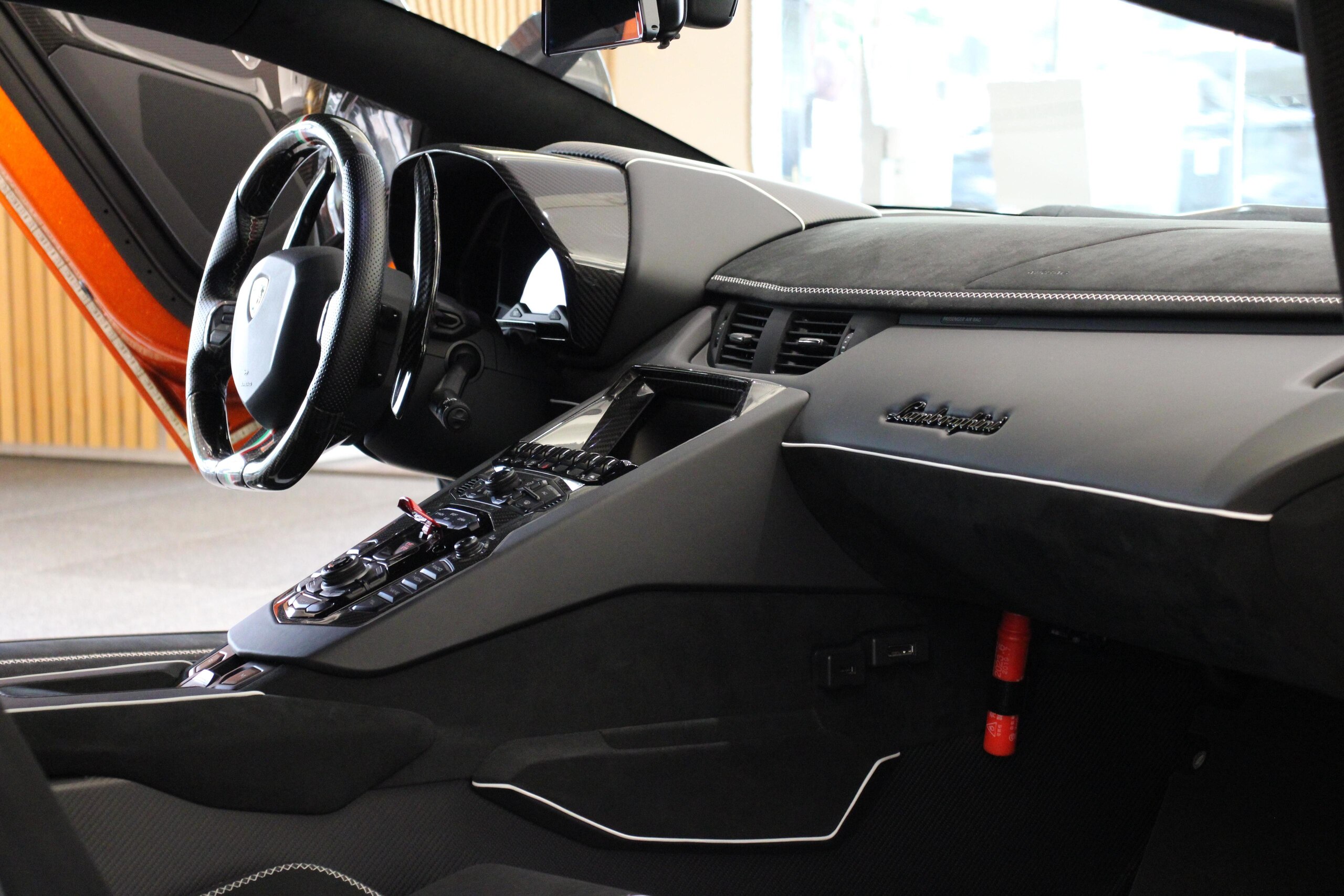 2019 Lamborghini Aventador SVJ — Photo 15 / 24