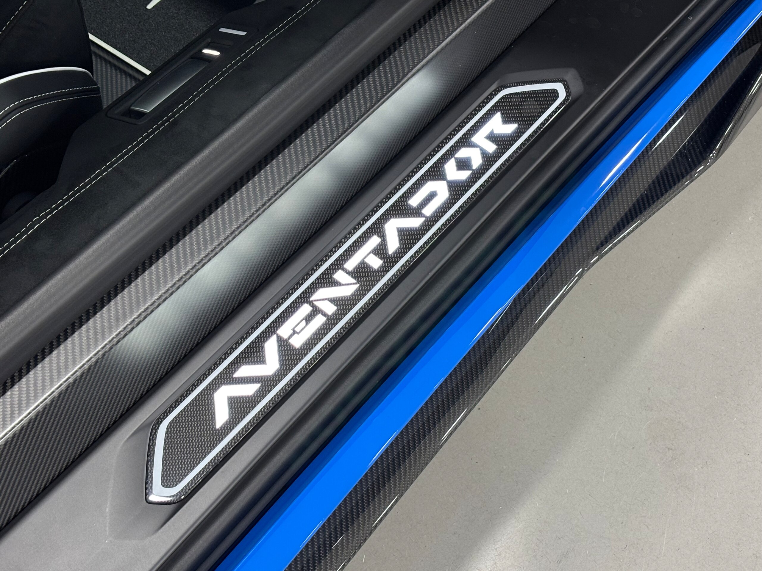 2019 Lamborghini Aventador SVJ — Photo 18 / 21