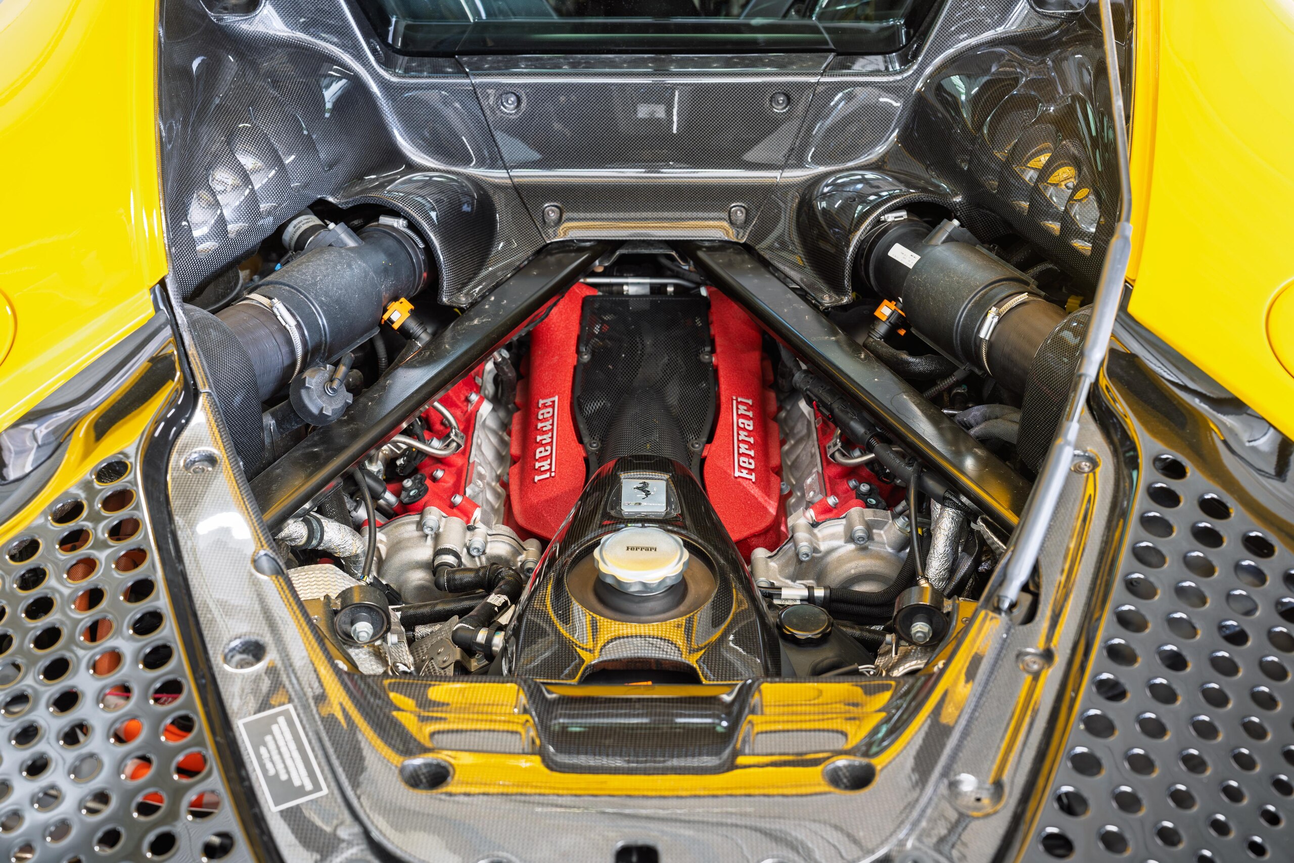 2021 Ferrari SF90 Stradale — Photo 19 / 21