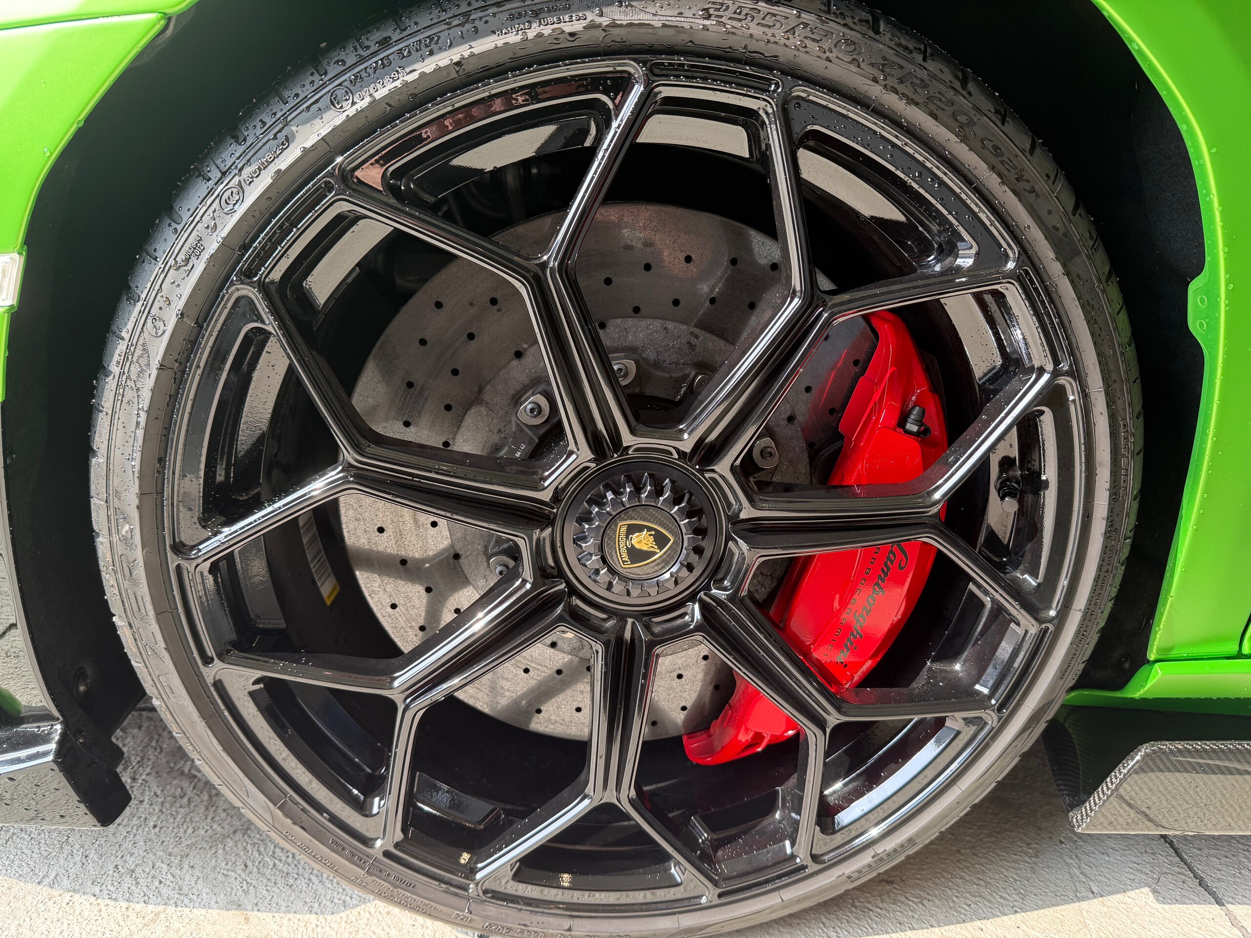 2019 Lamborghini Aventador SVJ — Photo 12 / 22
