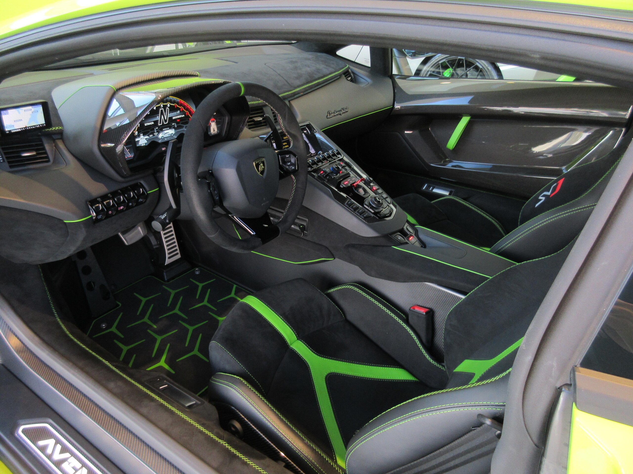 2020 Lamborghini Aventador SVJ — Photo 10 / 25