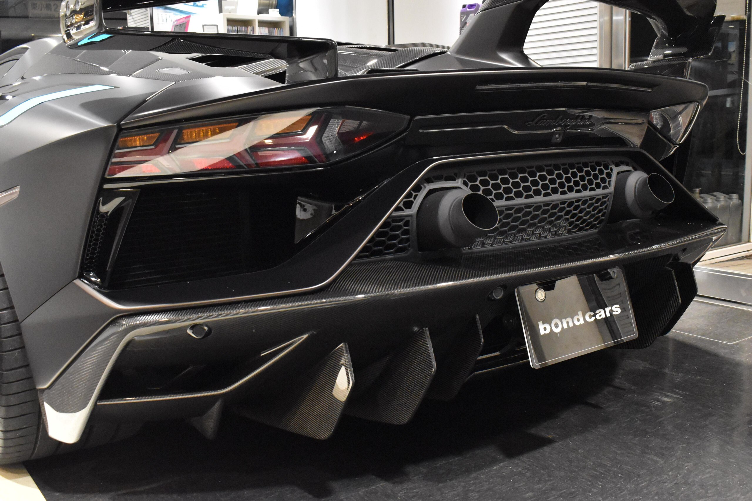 2019 Lamborghini Aventador SVJ — Photo 18 / 32