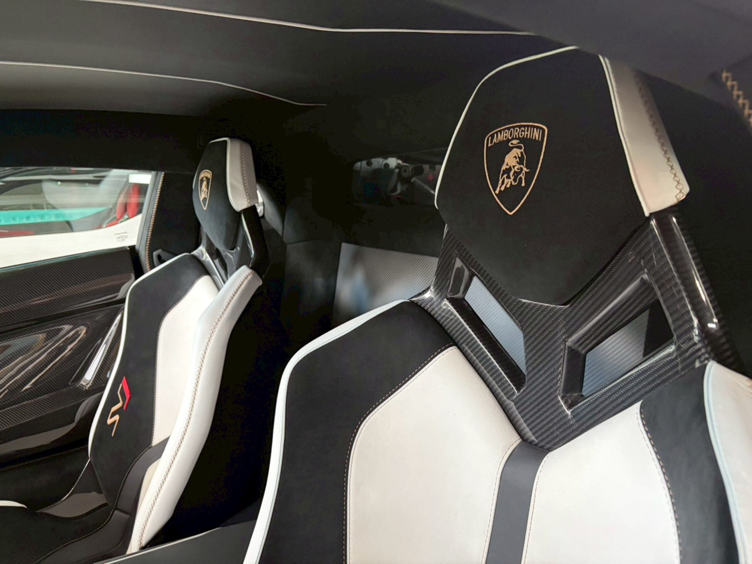 2019 Lamborghini Aventador SVJ — Photo 6 / 41