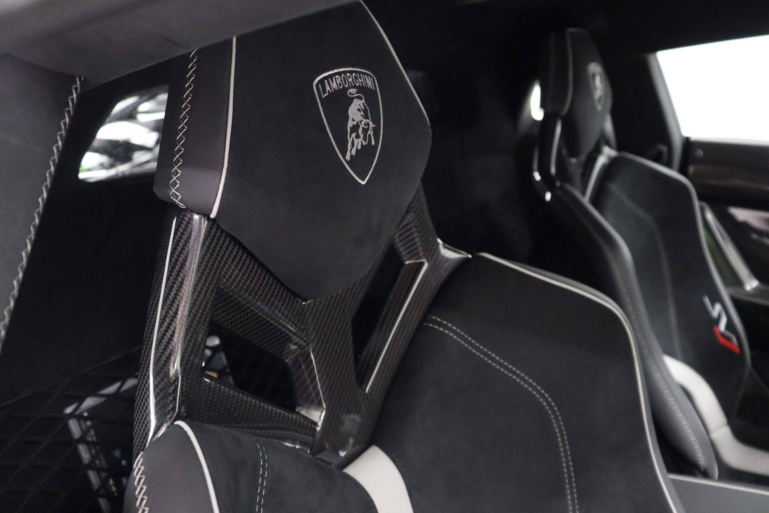 2019 Lamborghini Aventador SVJ — Photo 25 / 28
