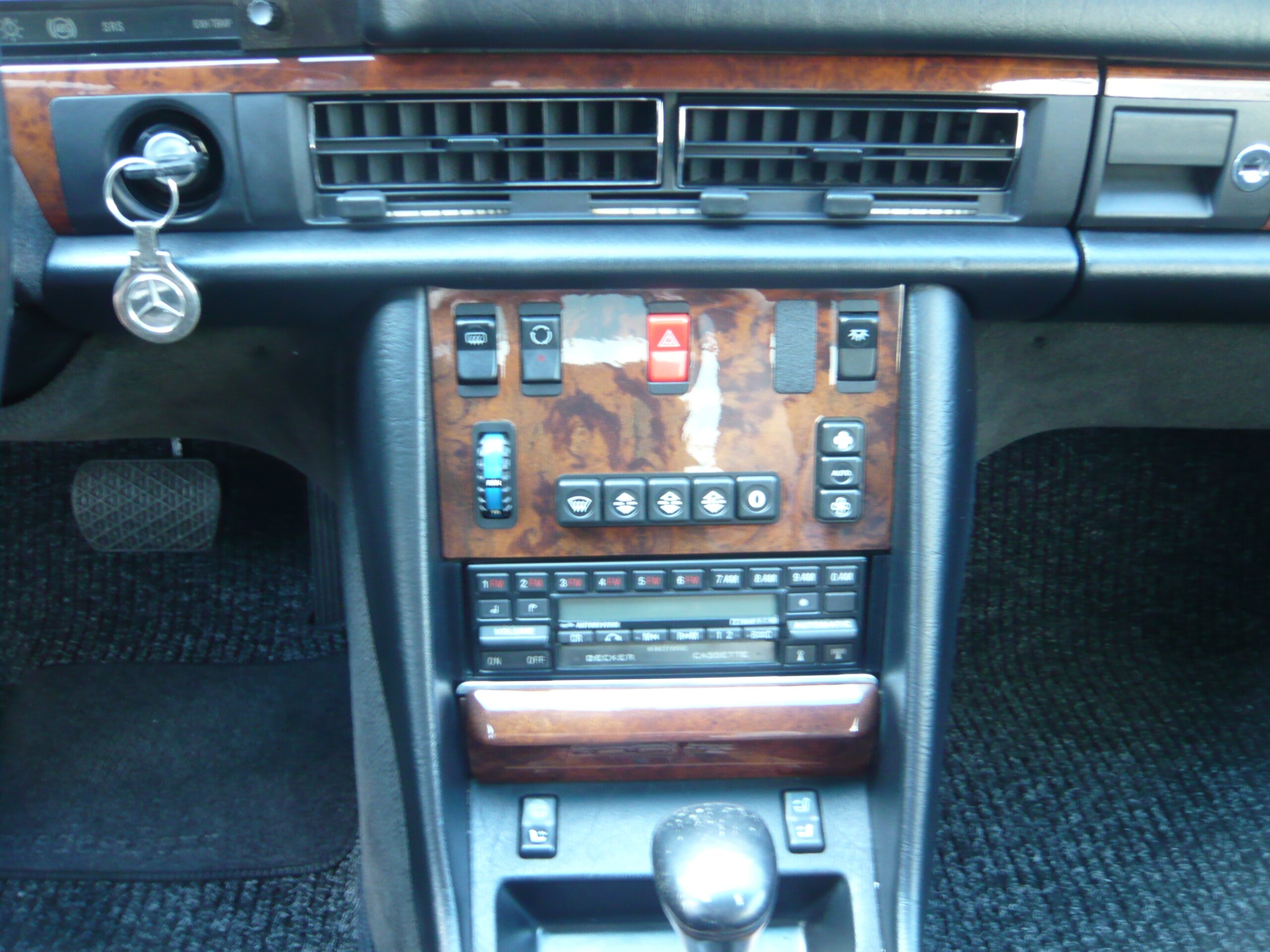 1990 Mercedes Benz 560SEC — Photo 11 / 19