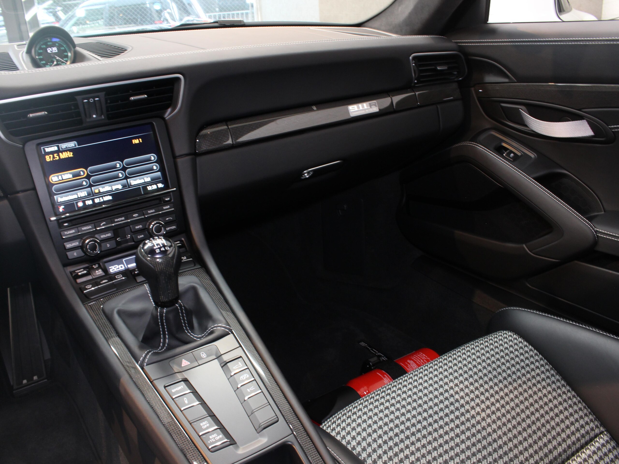 2016 Porsche 911 R — Photo 13 / 29