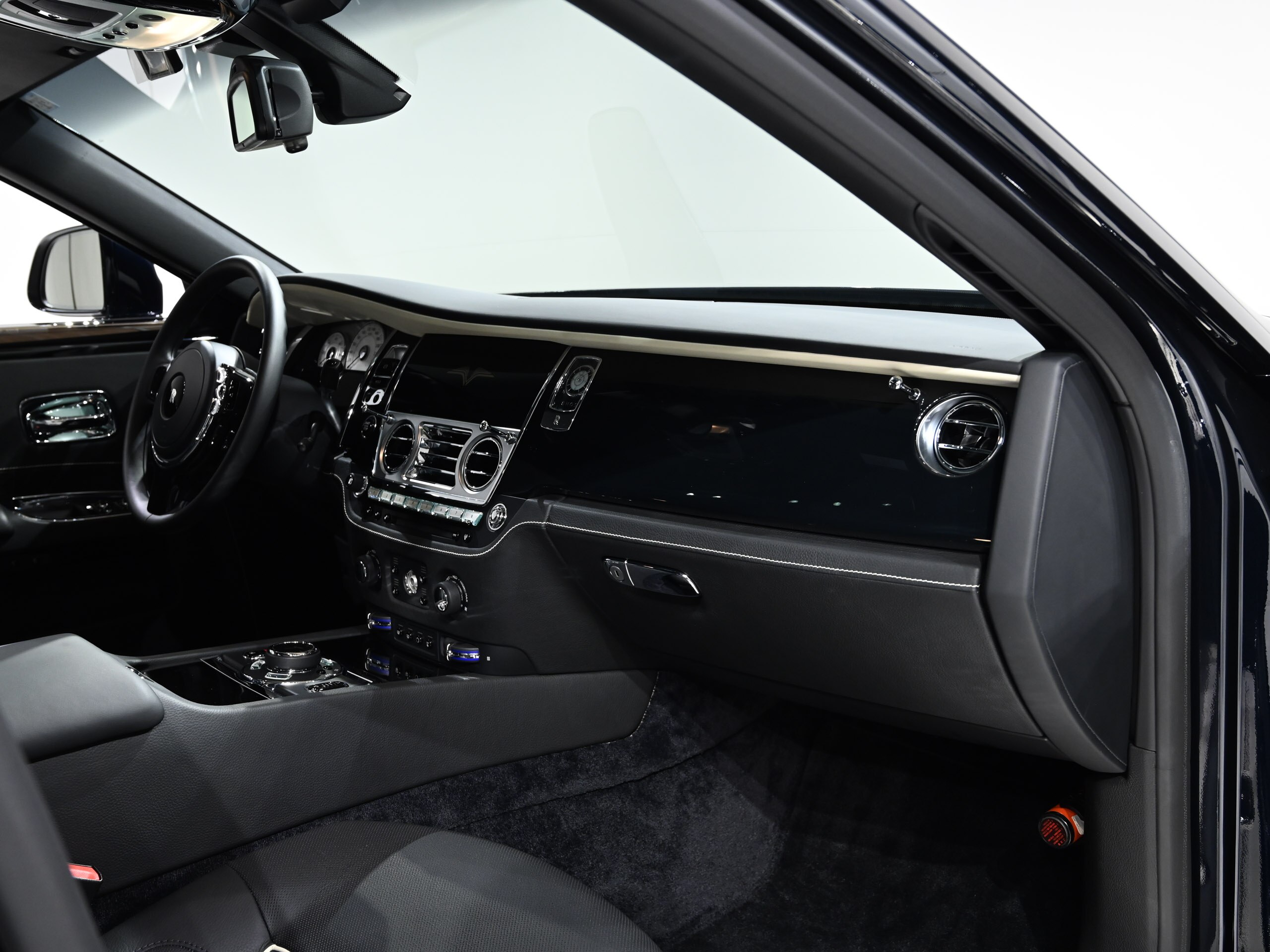 2014 Rolls-Royce Ghost — Photo 17 / 28